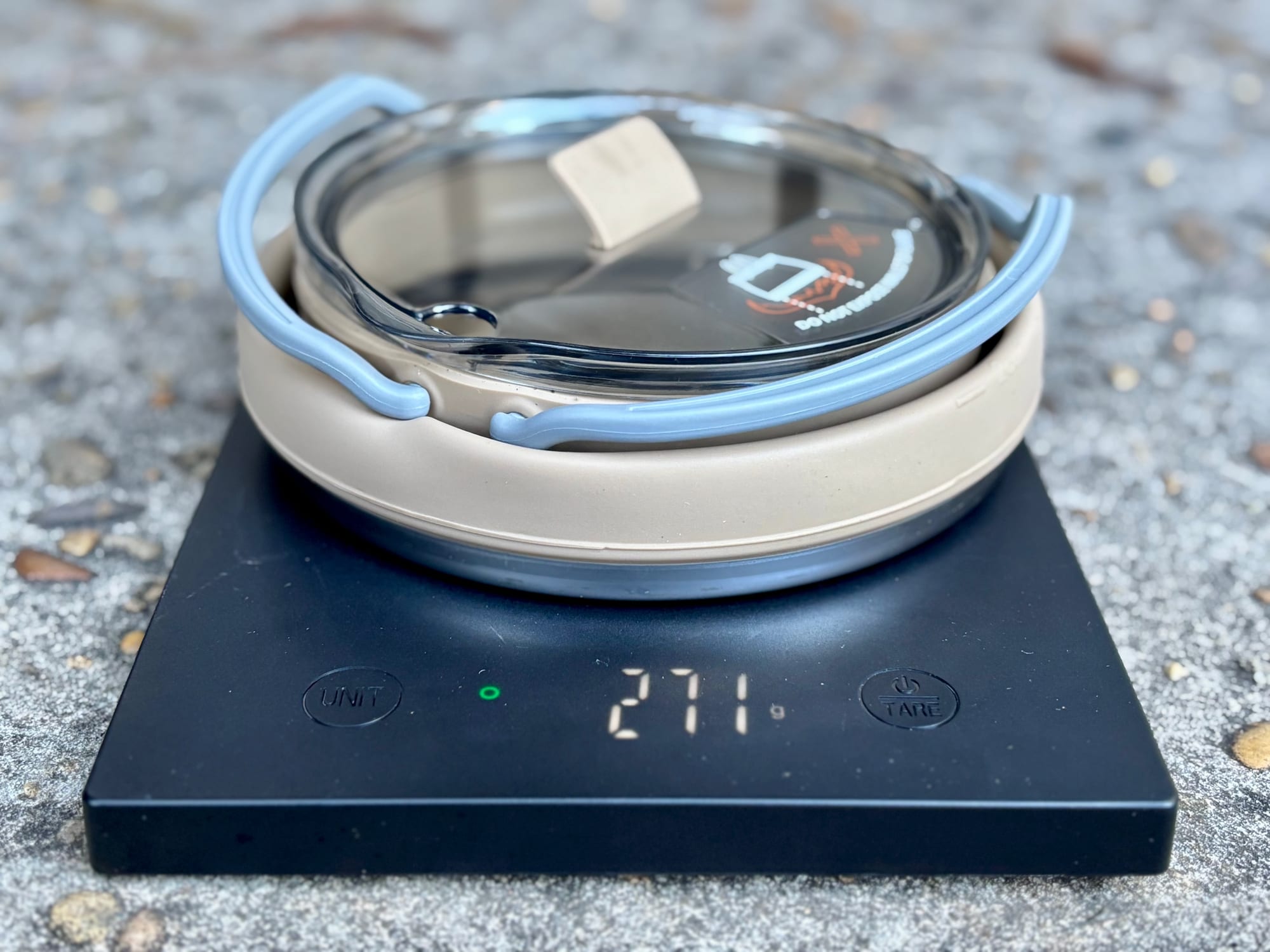 The Aimall kettle on a digital scale showing 271 grams