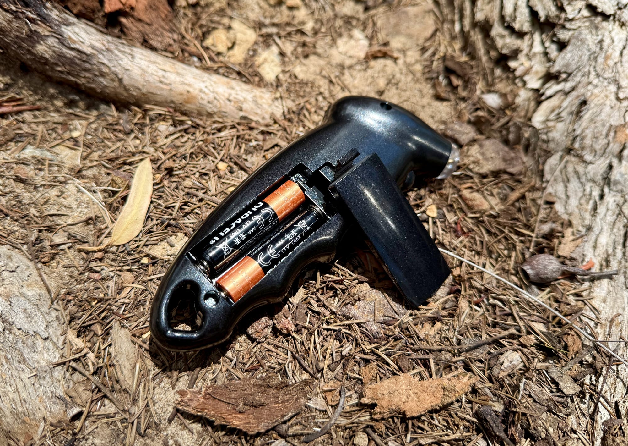 The two AAA batteries in the handle of the AstroAI tyre gauge