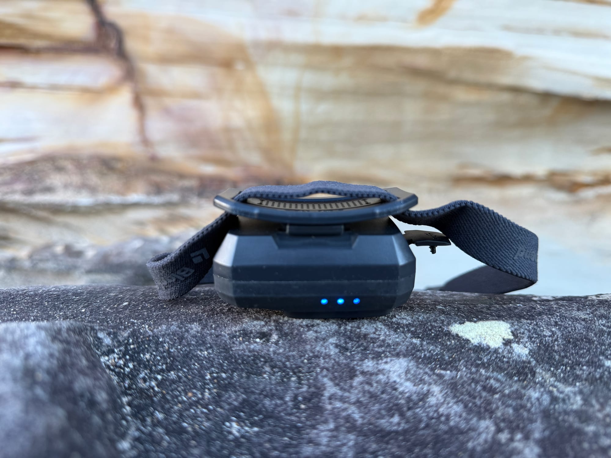 The back of the Storm 500-R with three blue battery level lights