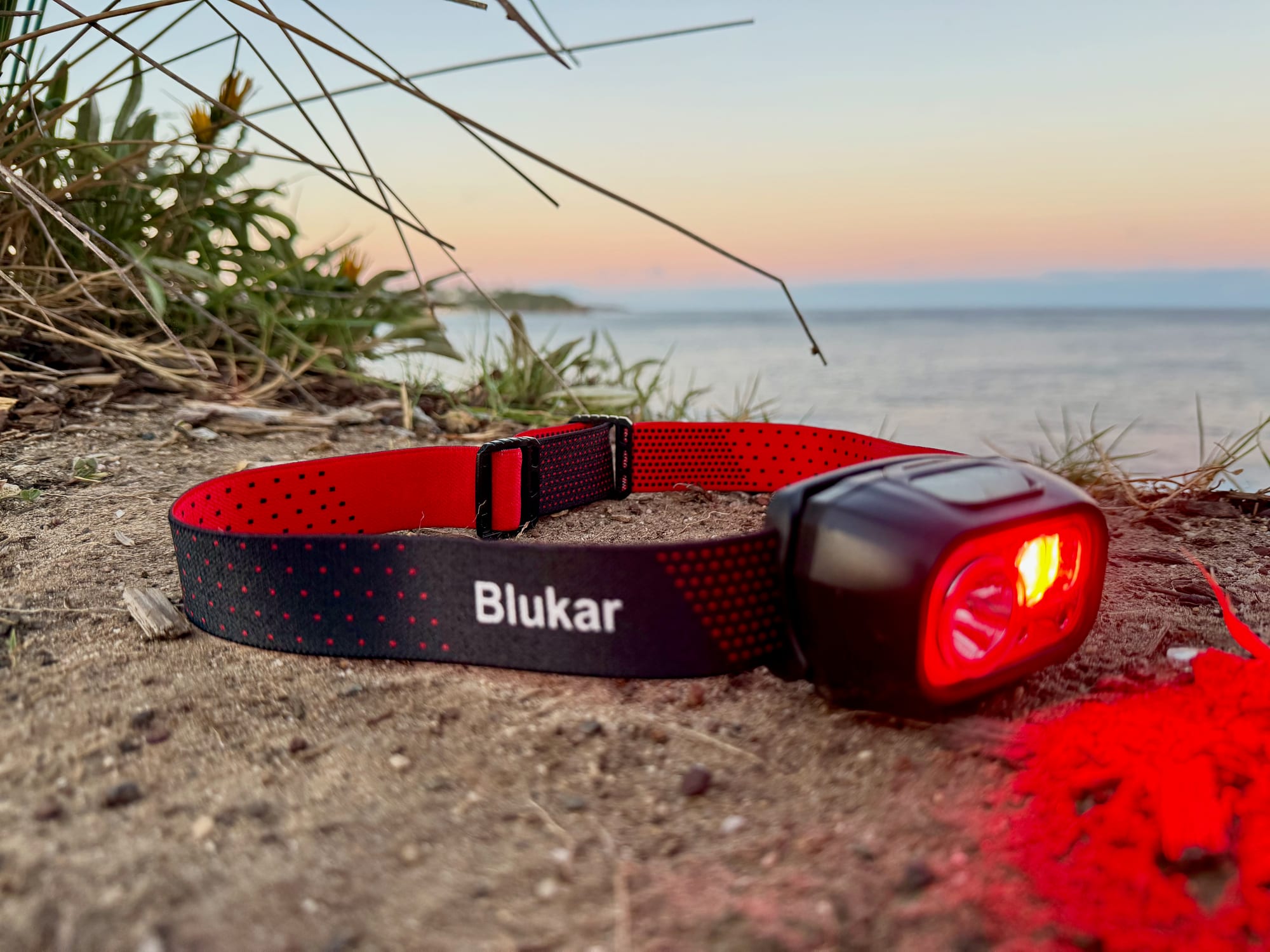 The red light of the Blukar K9125 headlamp