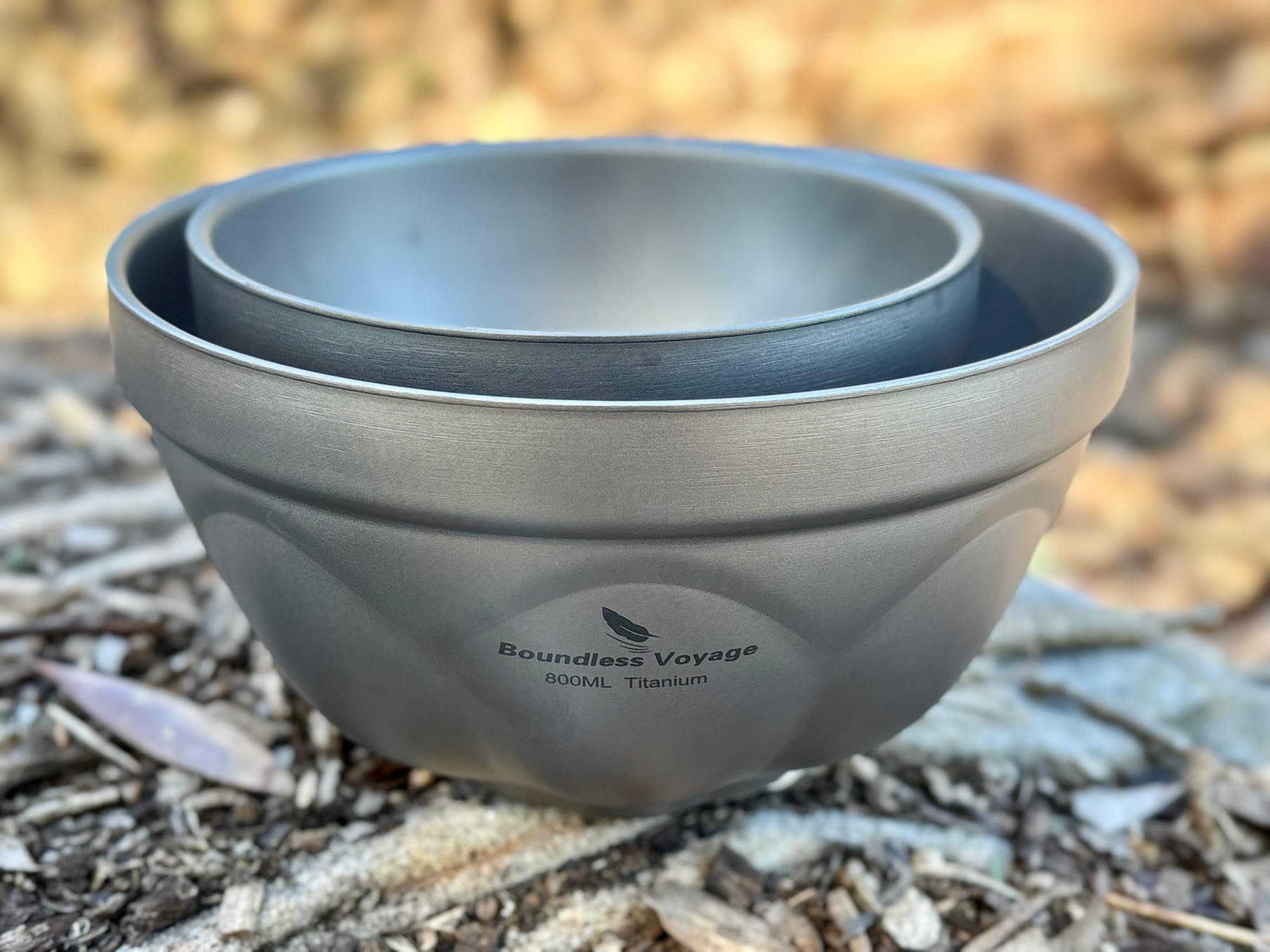 The 500 ml titanium bowl nested inside the 800 ml bowl