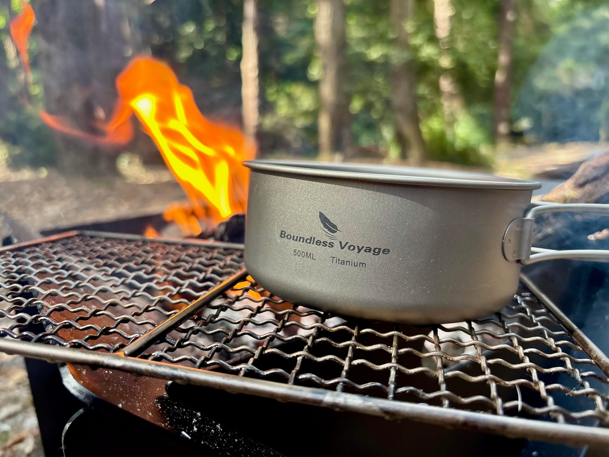 The pan of the Boundless Voyage set on the grill, with the logo and 500 ml marking