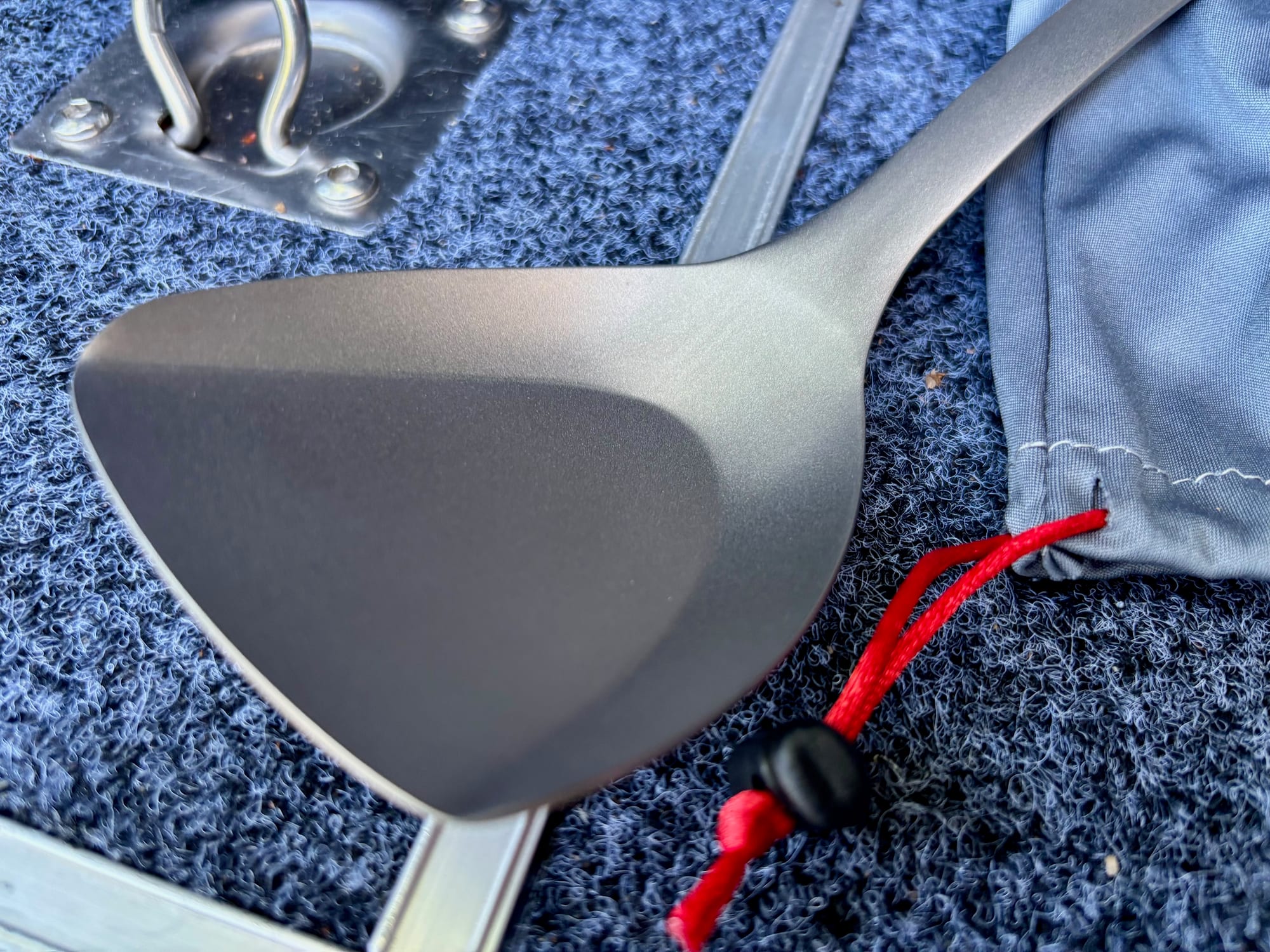 The wide blade of the Ti1073T spatula, curving up at the sides
