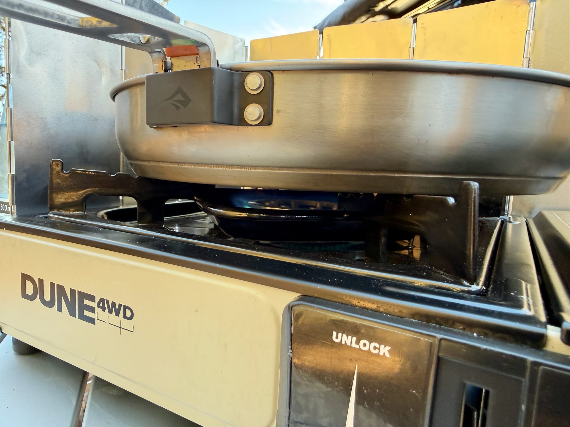 The folding windshield around the Detour Pan on the Dune stove, close up