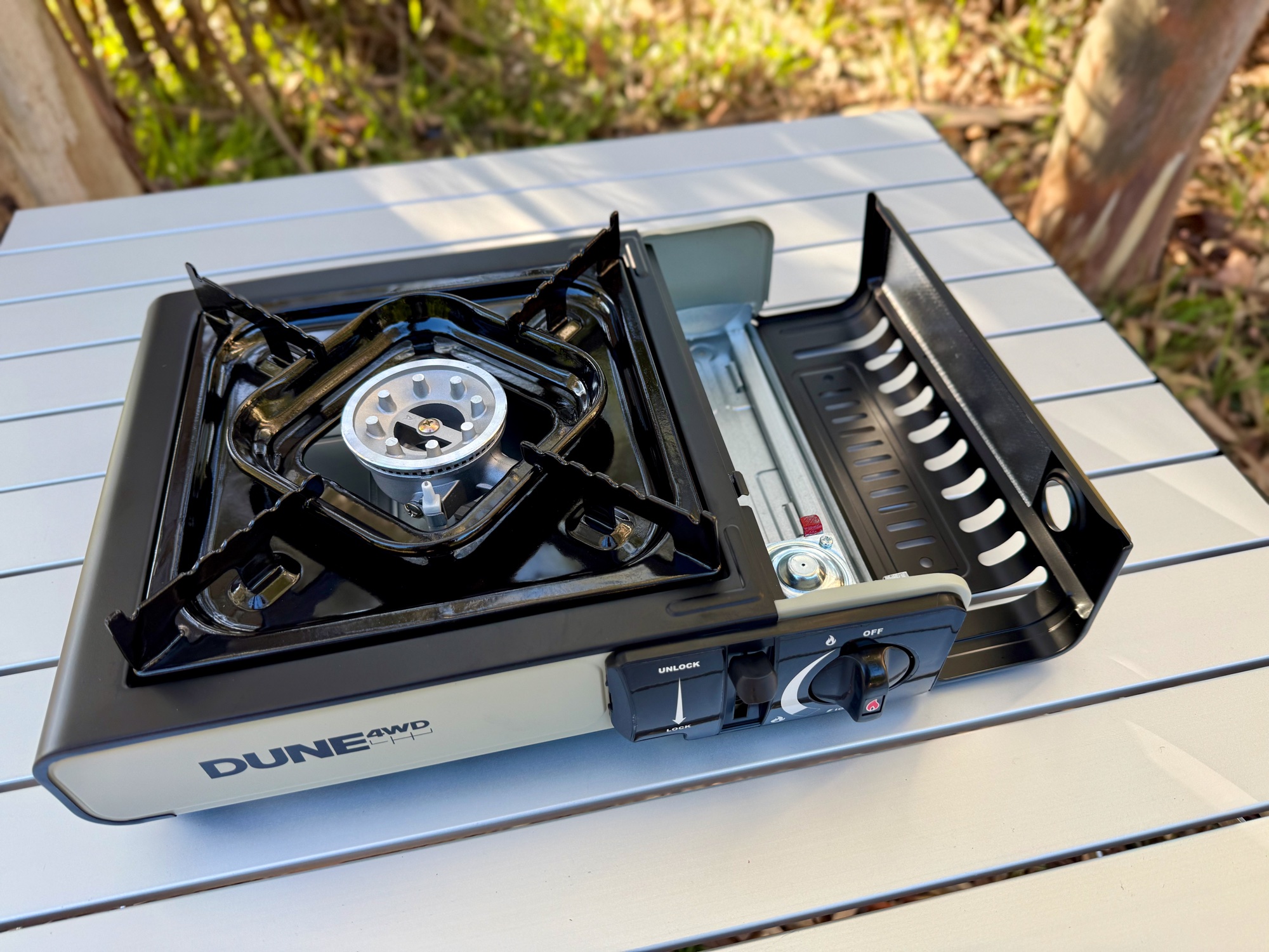 The burner and pot supports of the Dune 4WD single burner stove from above