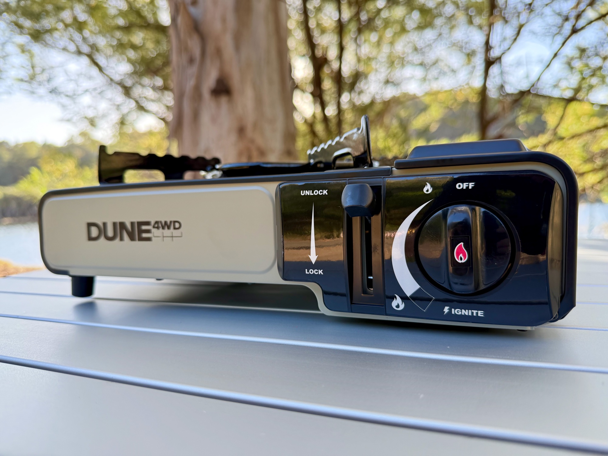 The control knob and canister lever on the Dune 4WD single burner stove