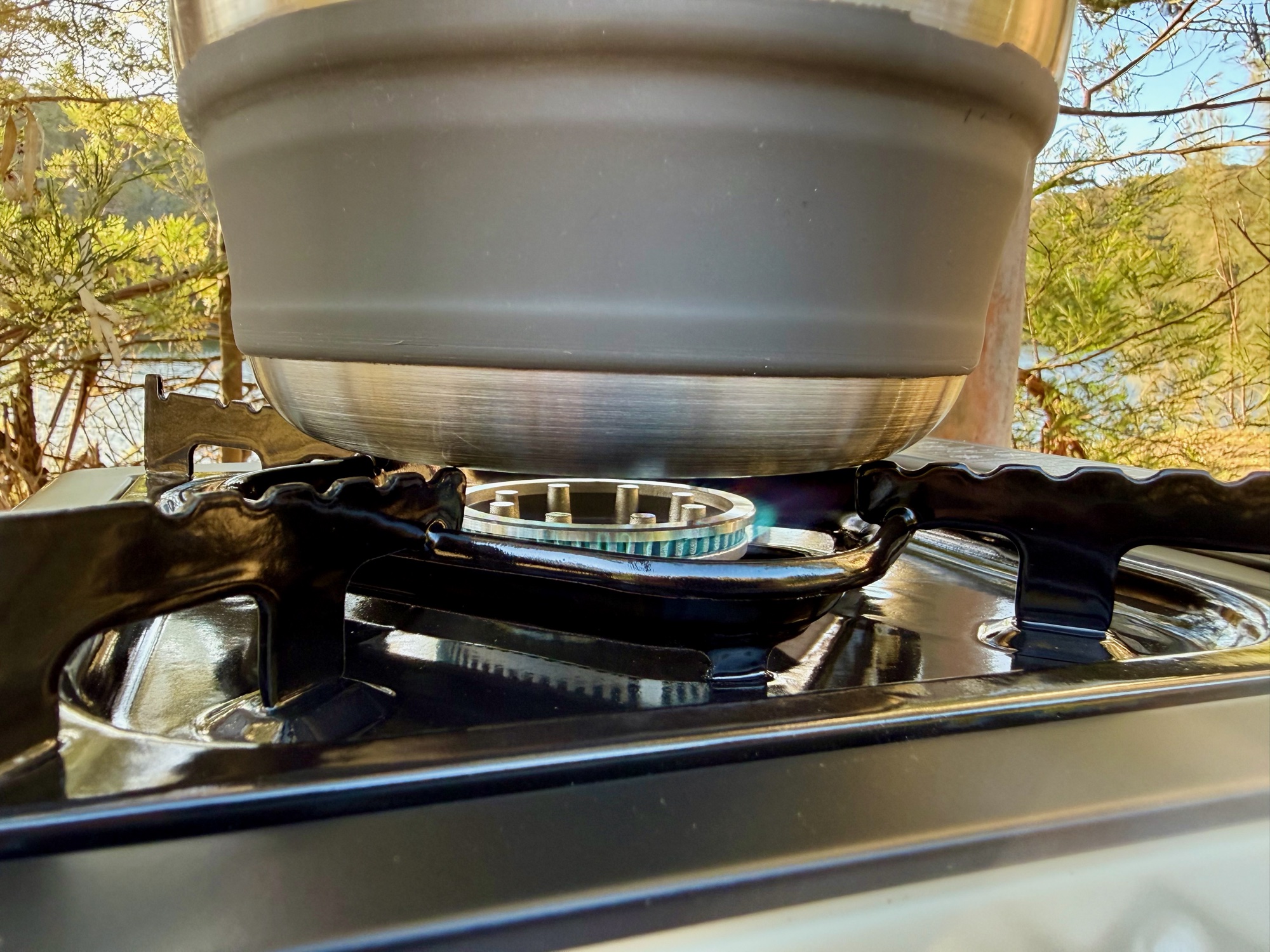 A collapsible pot sitting on the serrated pot supports over the Dune 4WD burner
