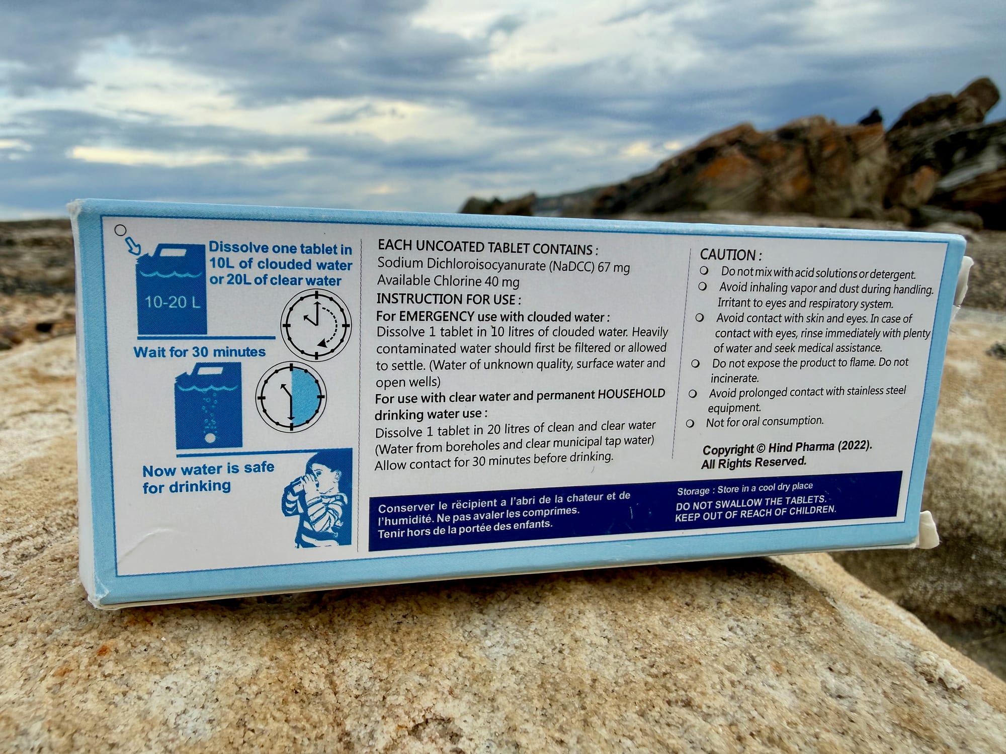 The back of the Ef-Chlor box with the instructions: one tablet in 10 litres of clouded water or 20 litres of clear water, wait 30 minutes