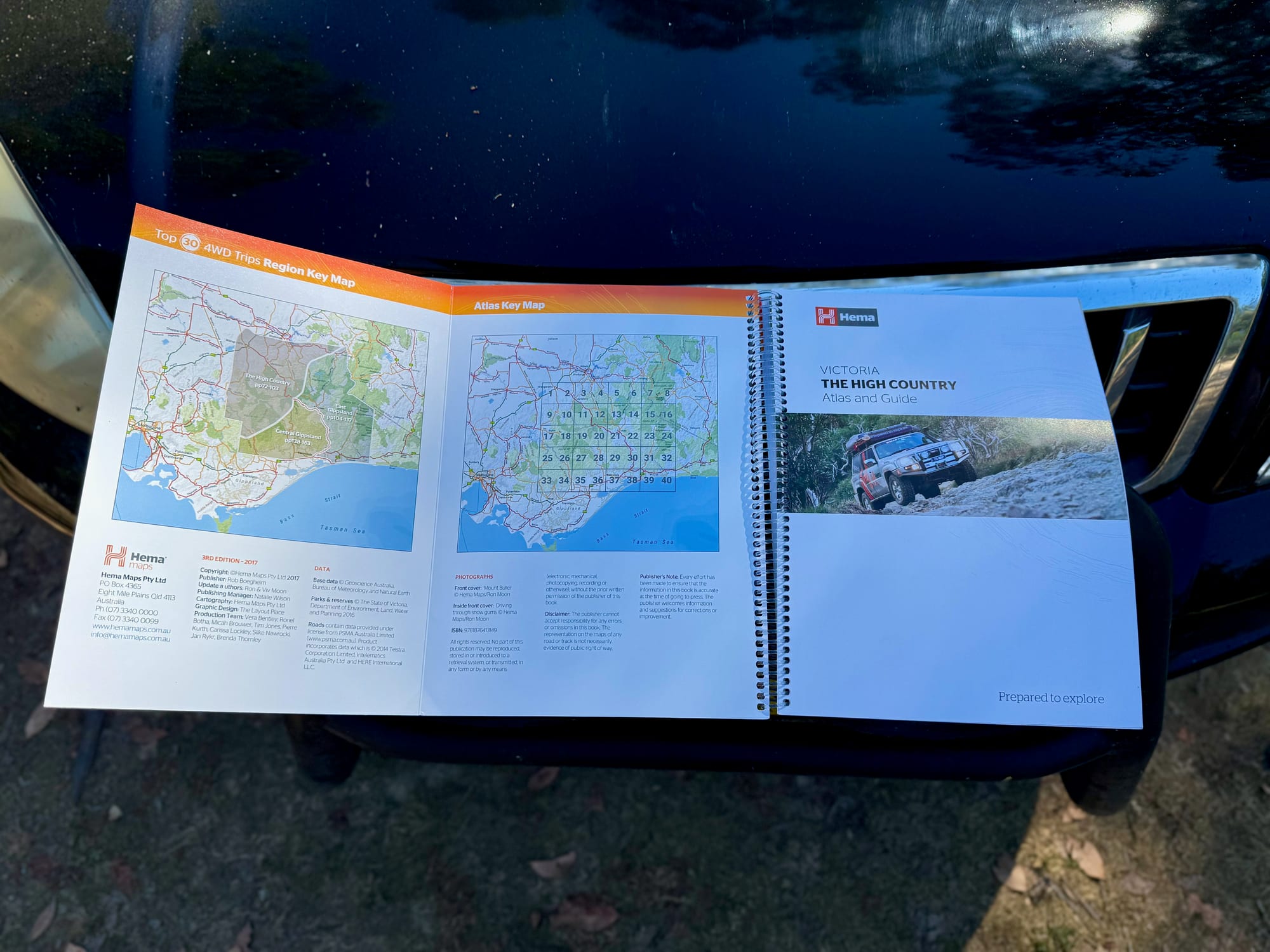 The opening pages of the Hema High Country Atlas & Guide, with the key maps
