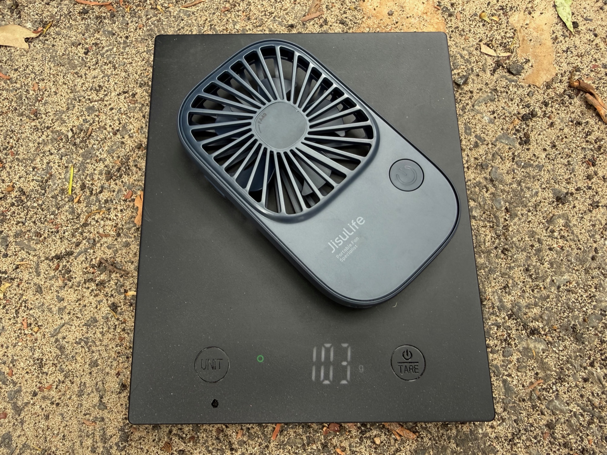 The navy JisuLife Life2 on a kitchen scale showing 103 g