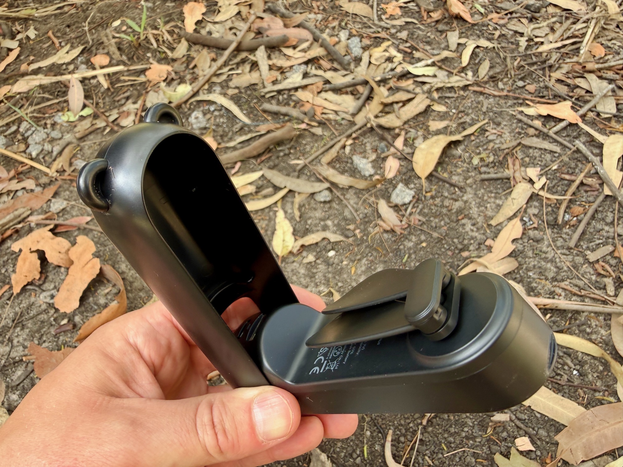 Opening the JisuLife Life8 Plus to fold out the blades