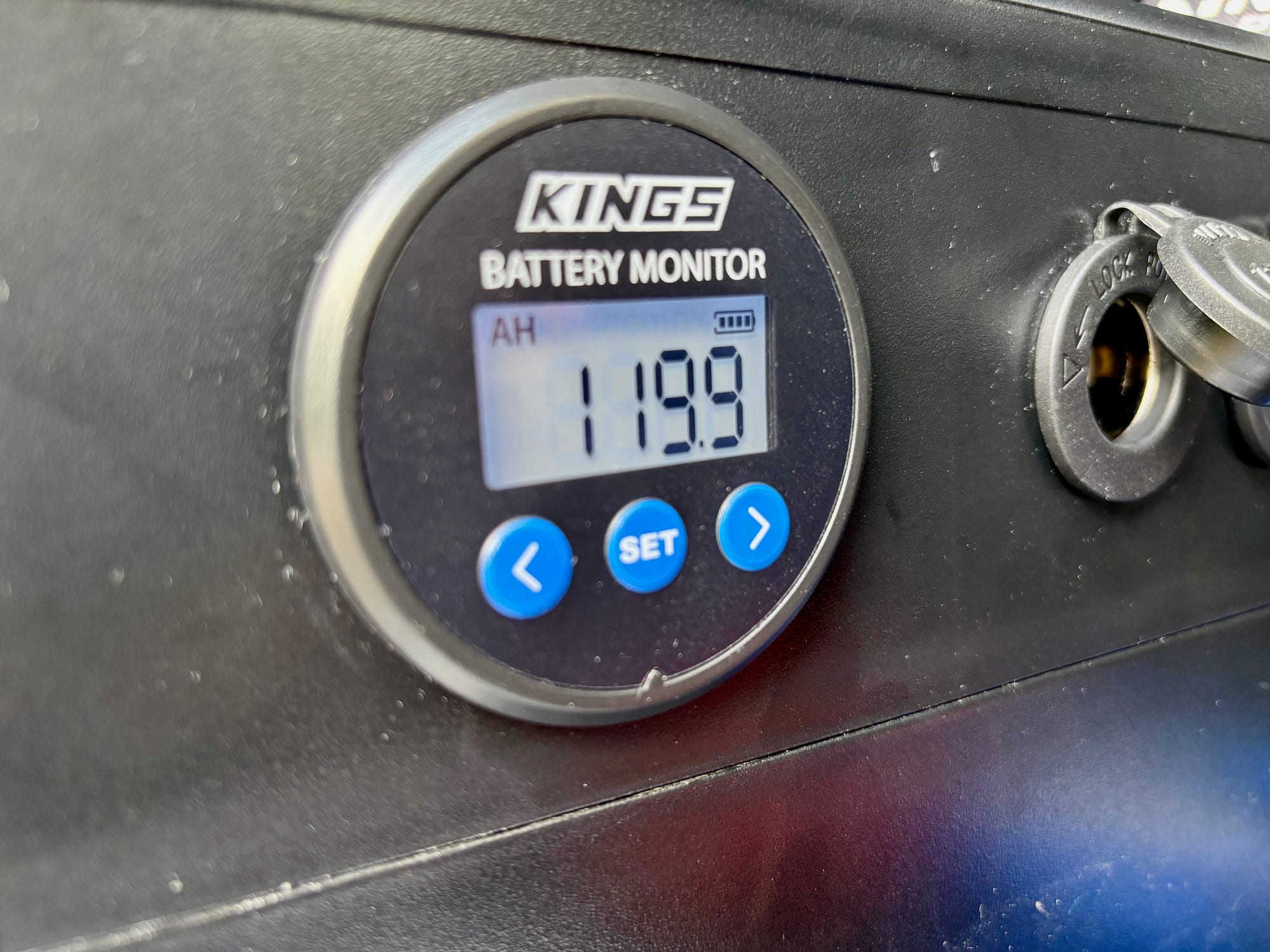 The Kings battery monitor showing 119.9 amp hours