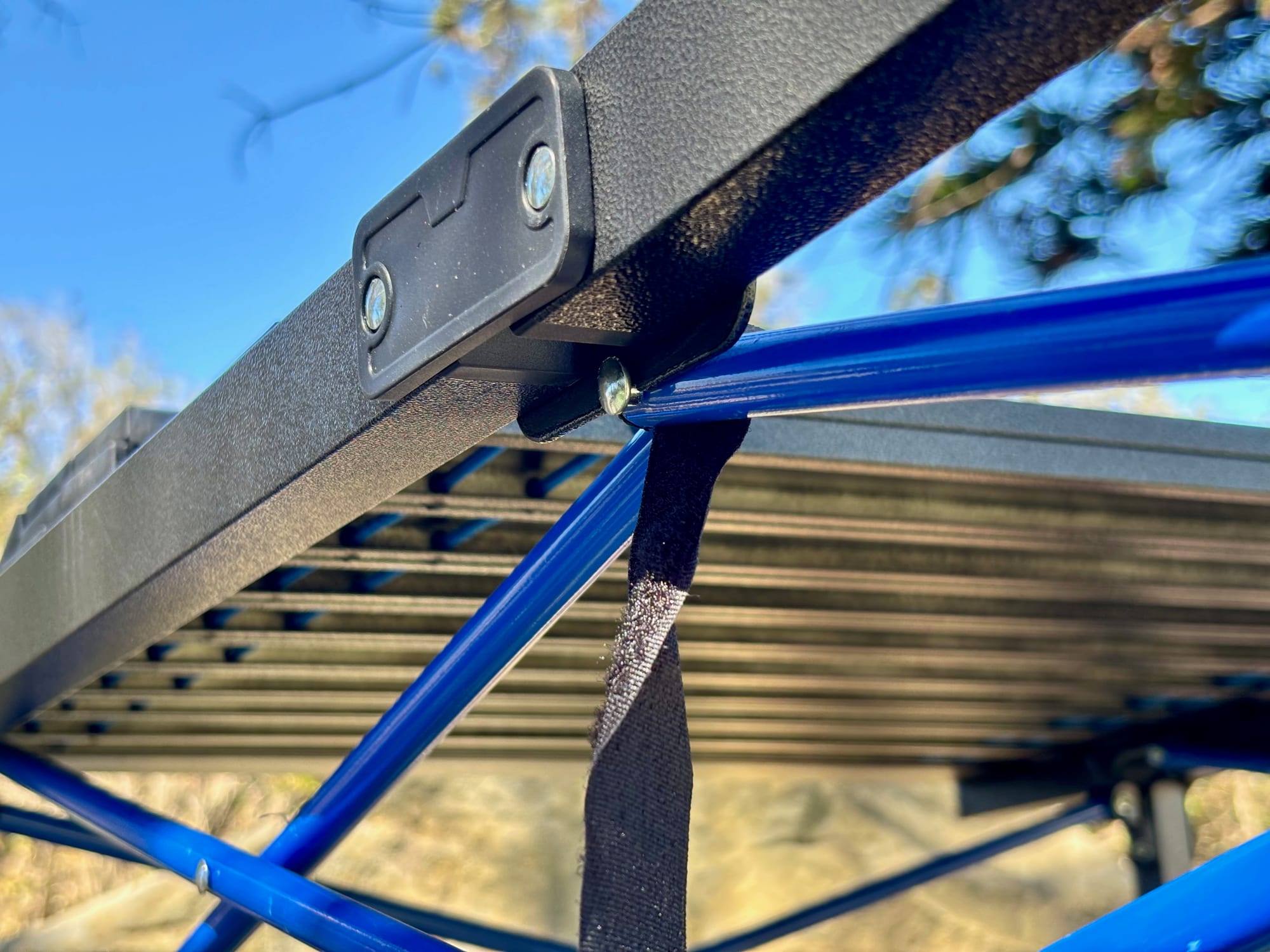 A side rail sitting on its locking pin on the Kings Large table frame