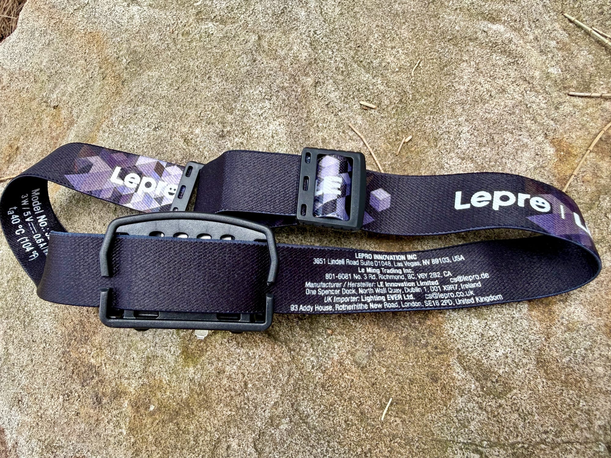 The patterned Lepro headband with its adjuster