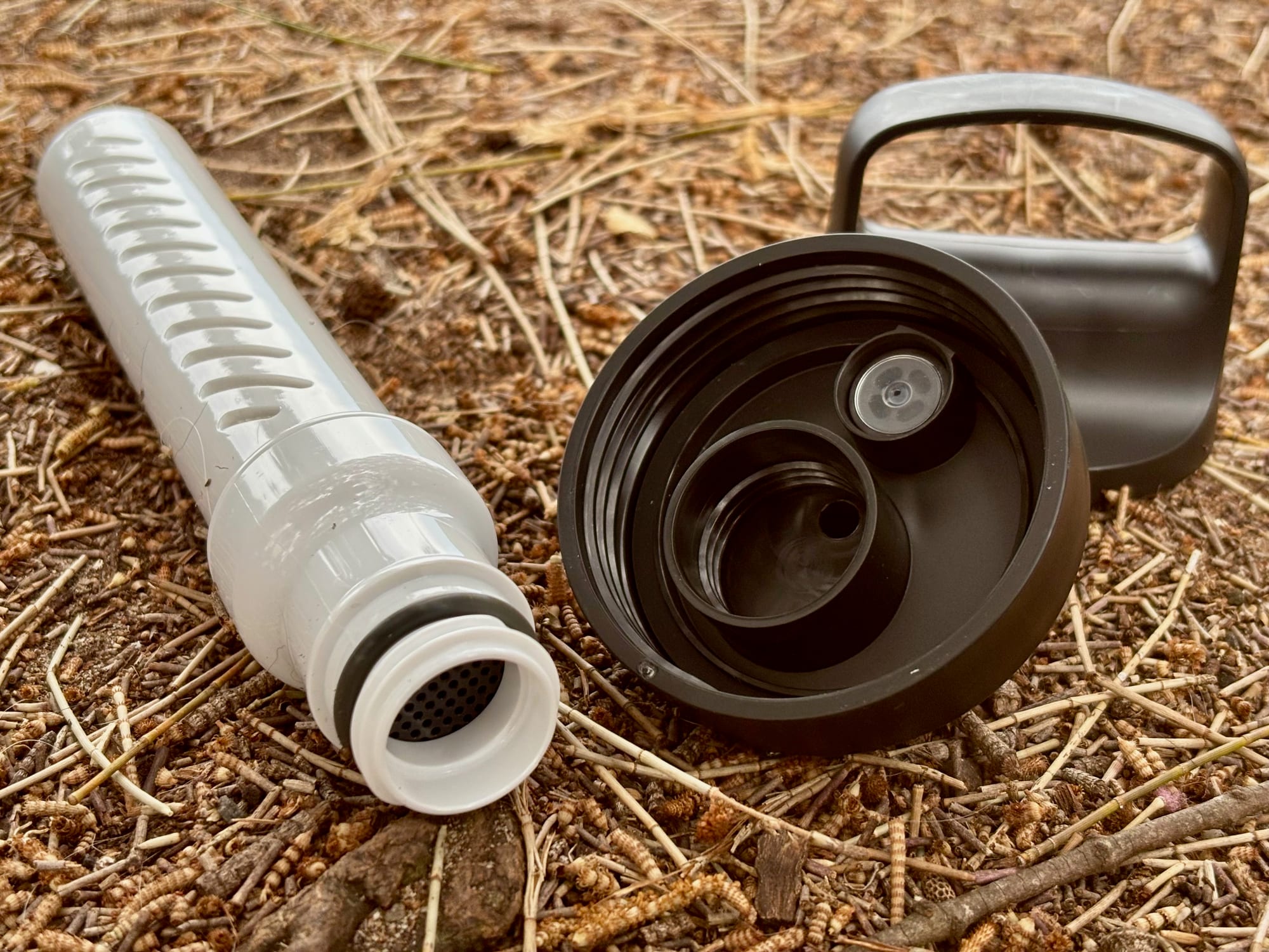 The white filter unit removed from the lid of the LifeStraw Go