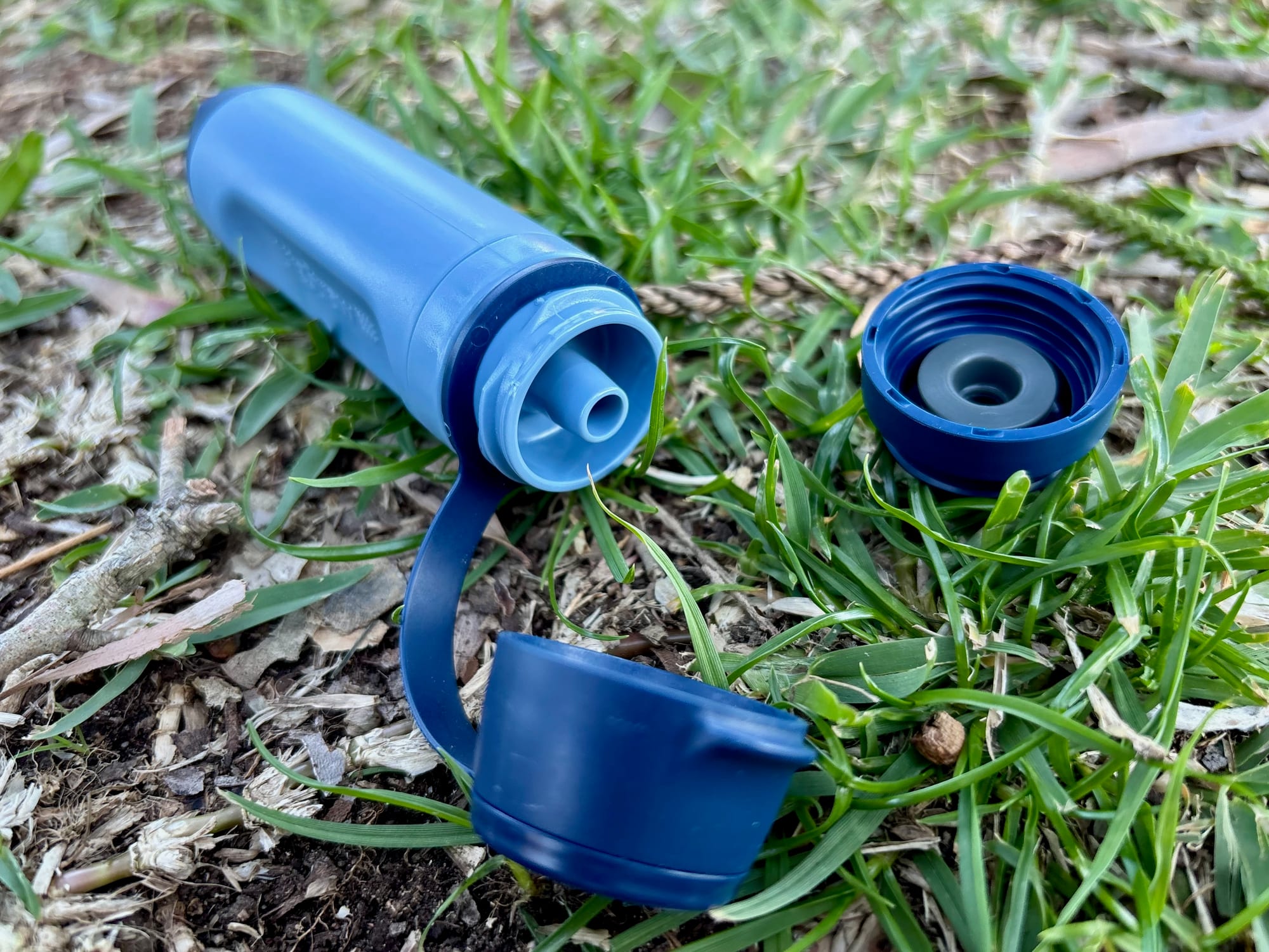 The Peak Solo with both caps off, showing the threaded bottom and the mouthpiece