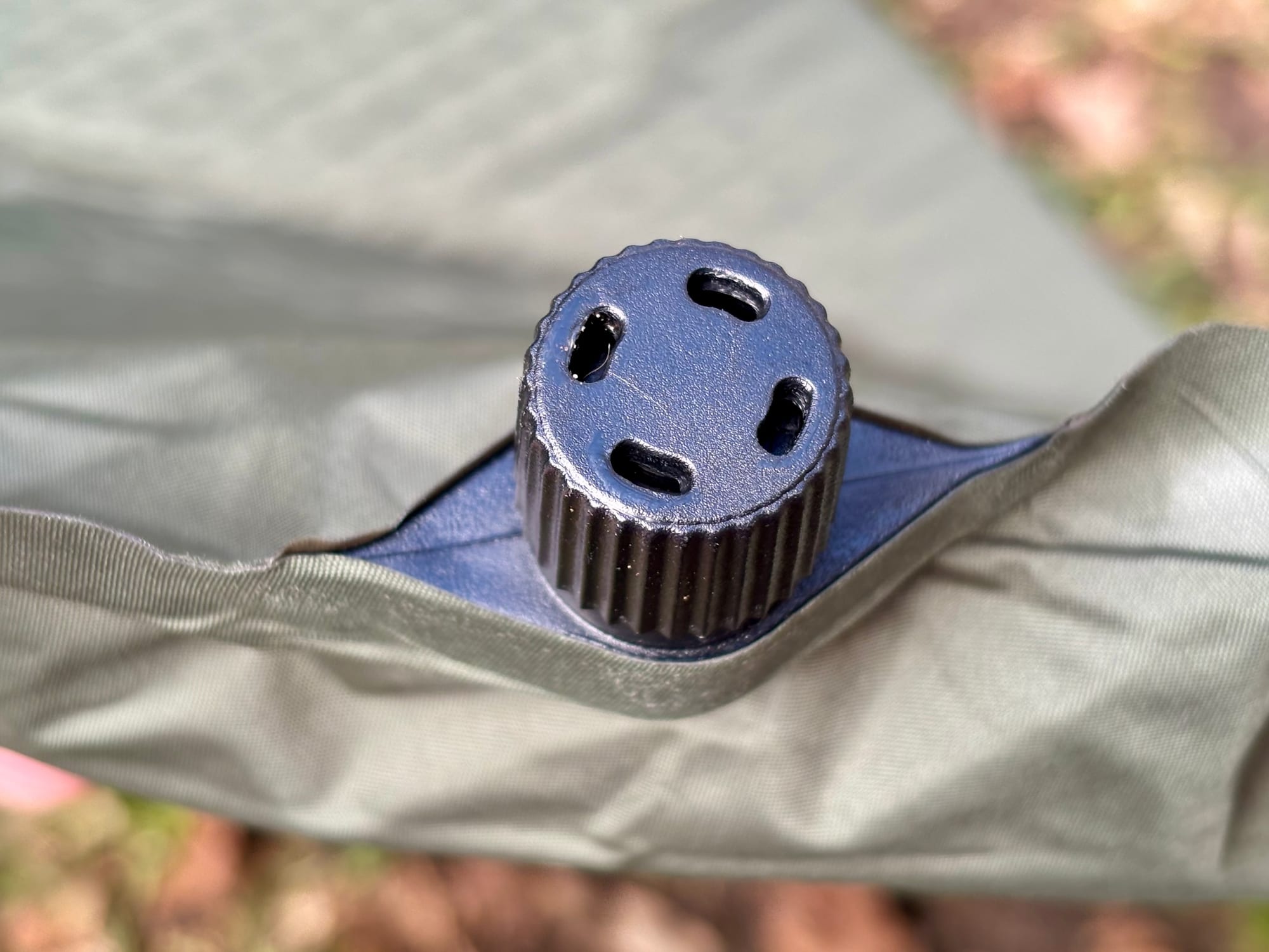 The twist valve at the corner of the Naturehike D-Series sleeping pad