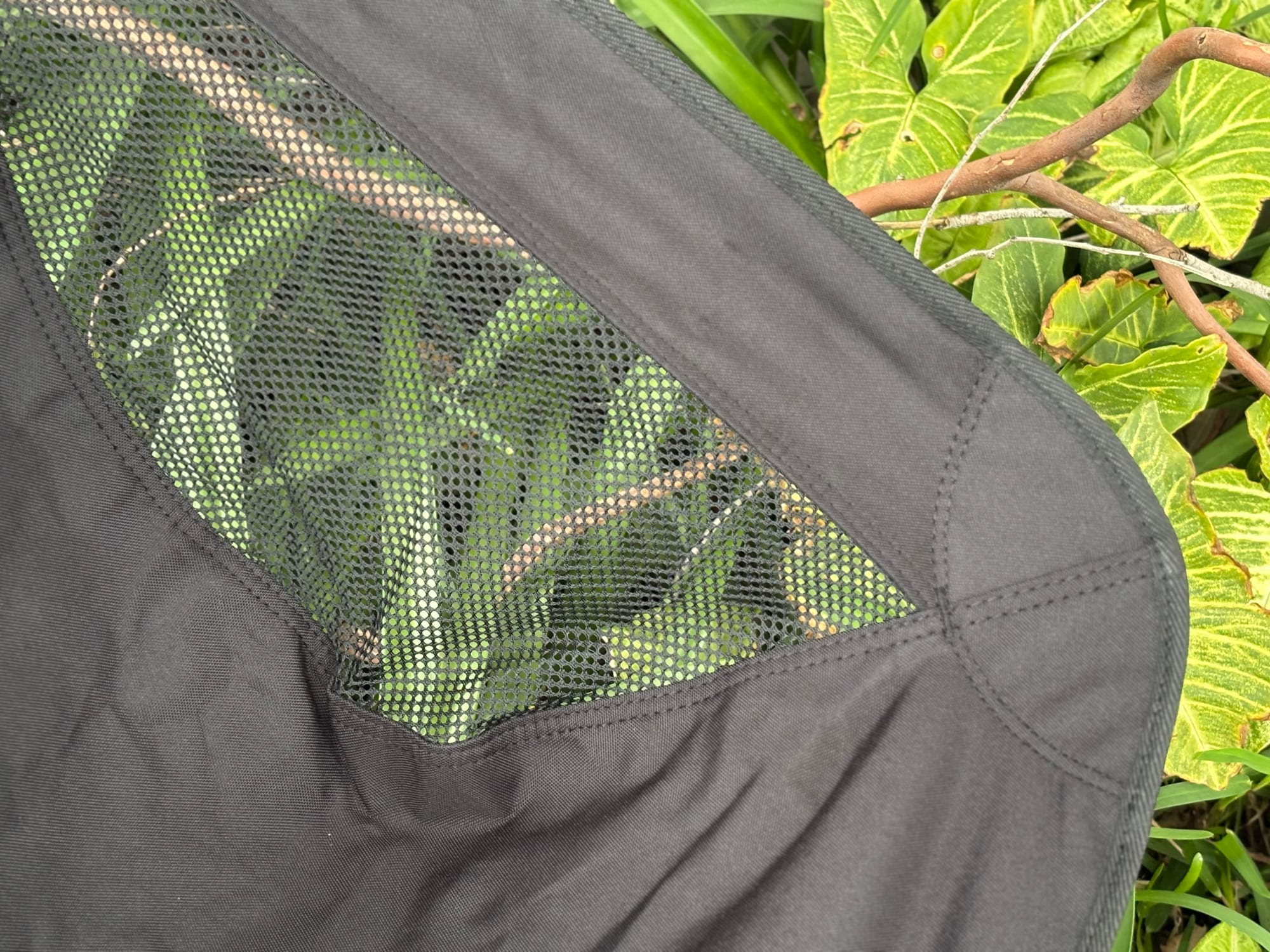 The mesh side panel and fabric corner of the black Naturehike YL01 seat