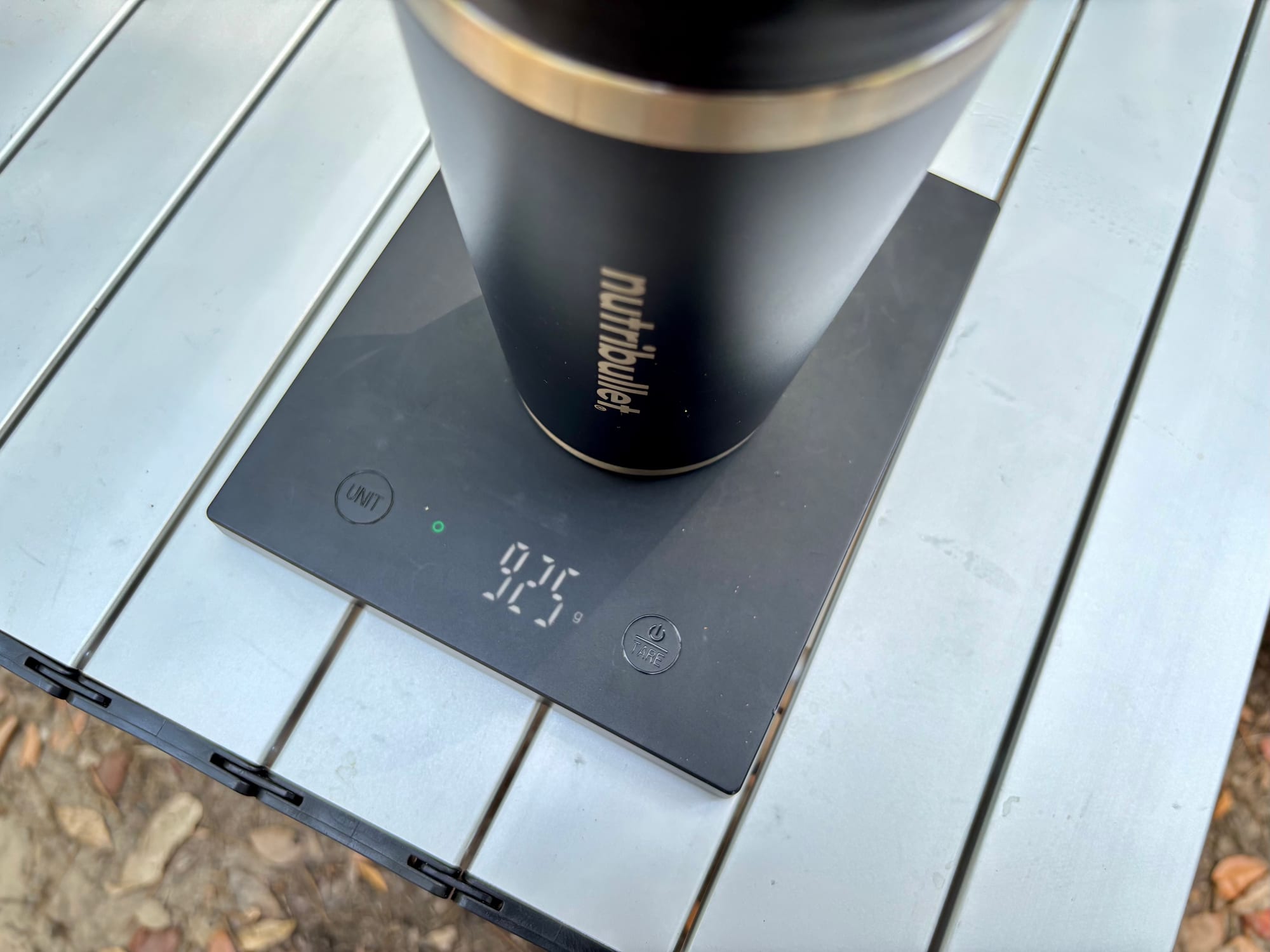 The NutriBullet Flip on a scale showing 925 g