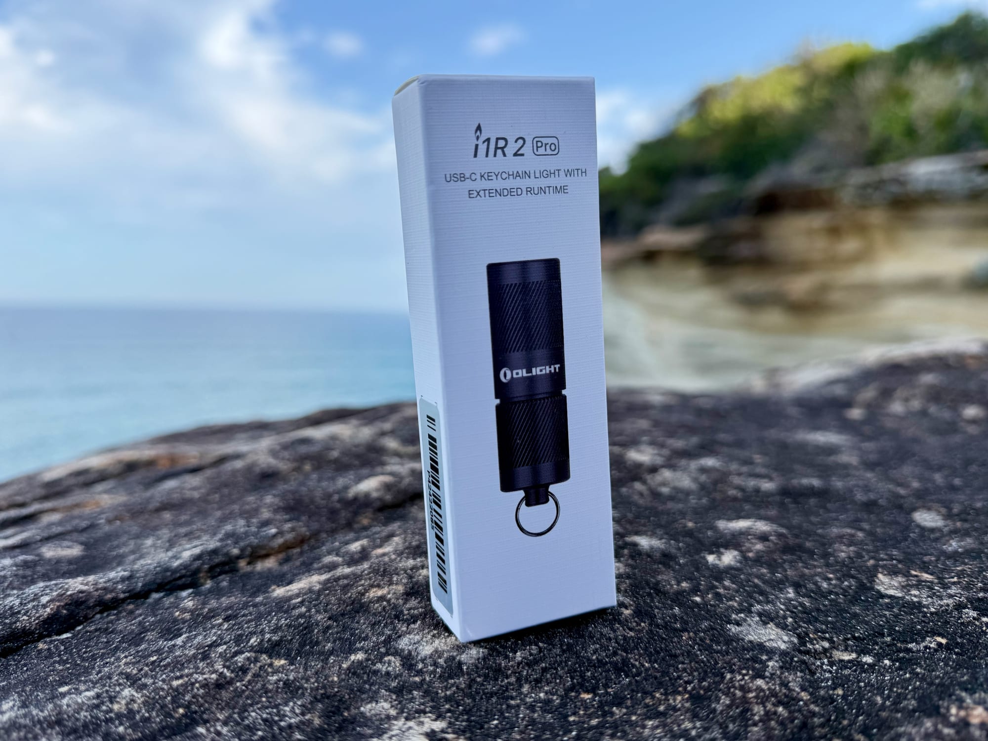 The Olight i1R 2 Pro box: USB-C keychain light with extended runtime