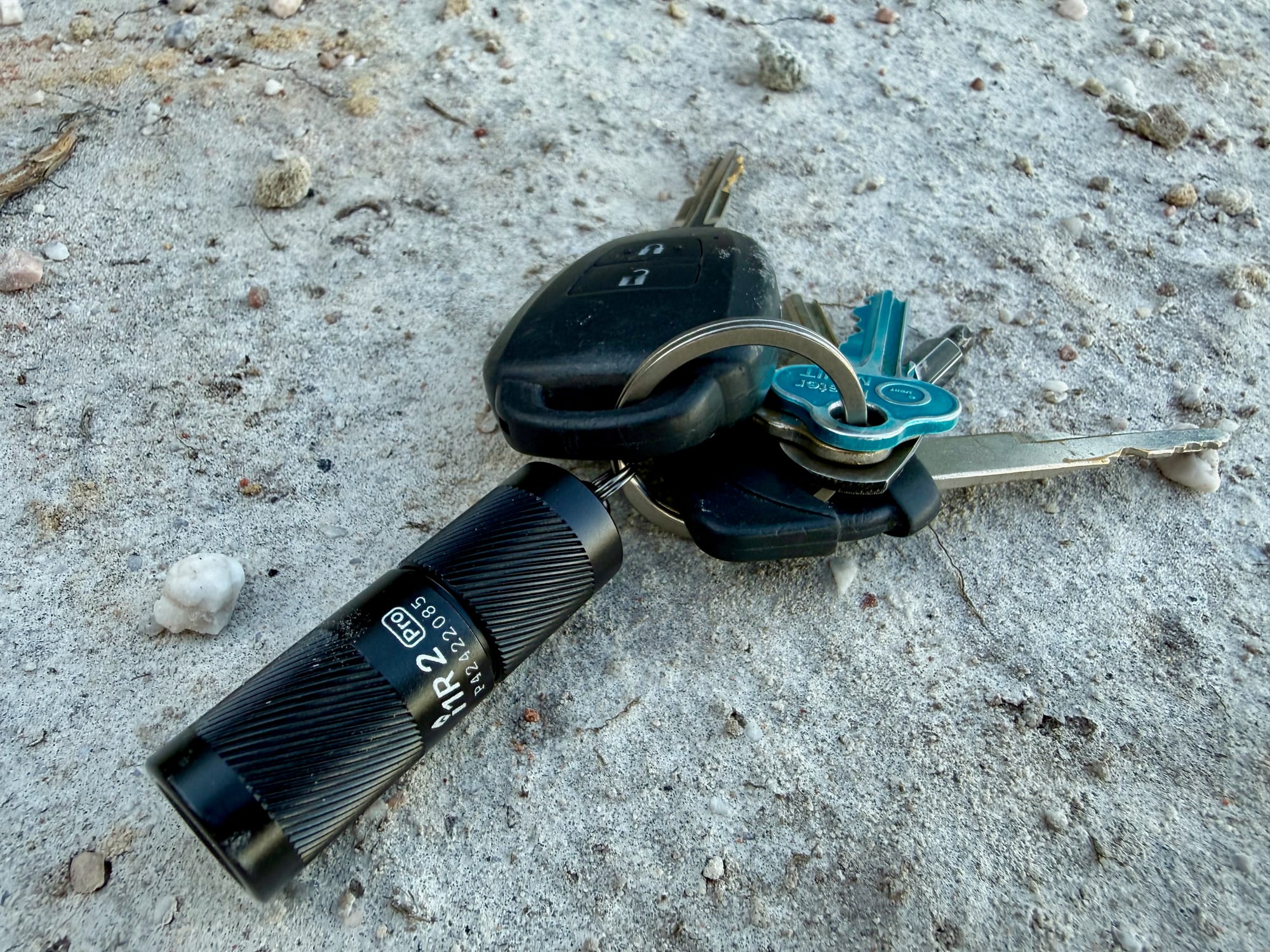 The Olight i1R 2 Pro on a set of car keys