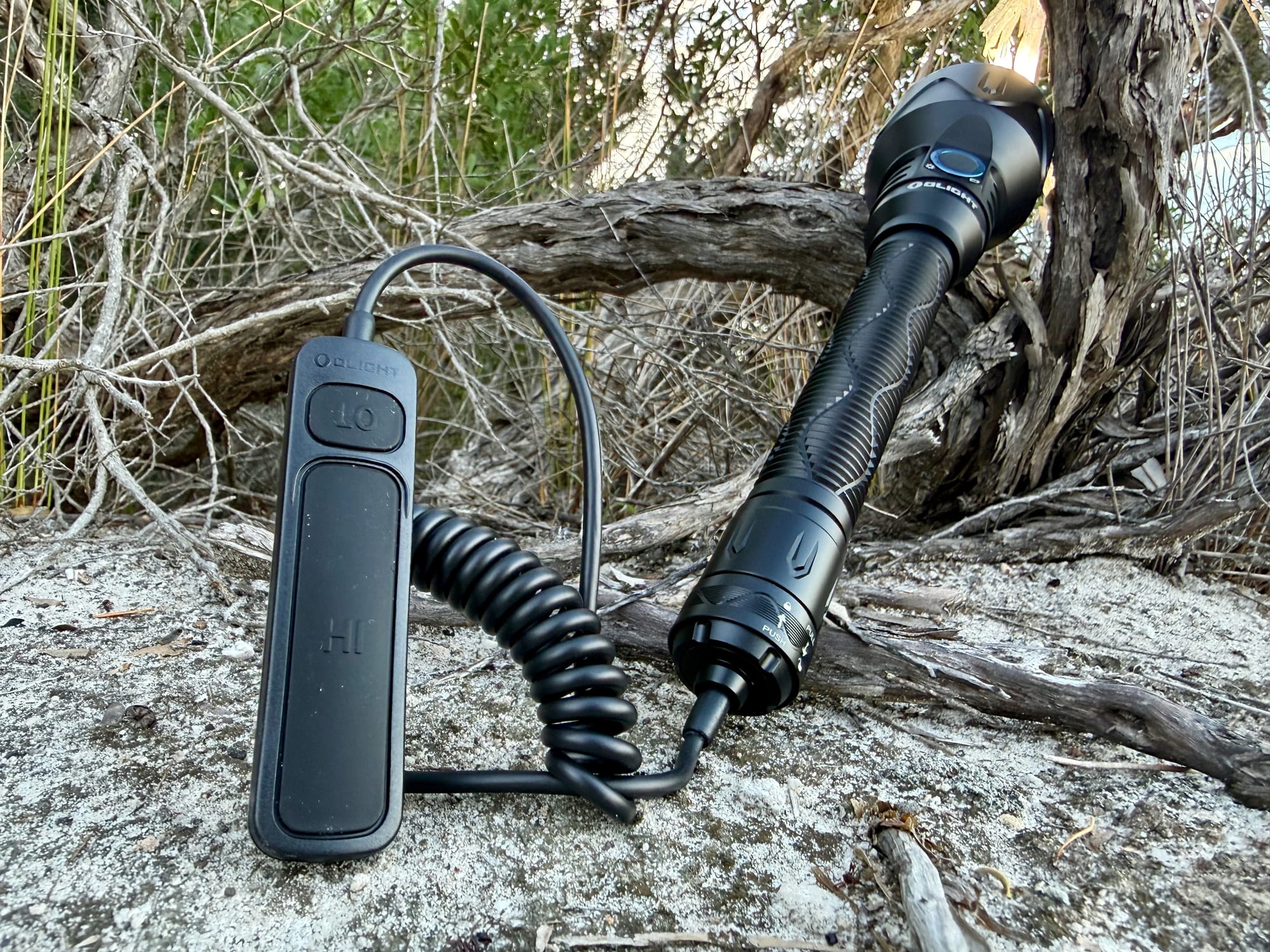 The Javelot Pro 2 with its magnetic remote pressure switch, LO and HI buttons, on a coiled cable plugged into the tail