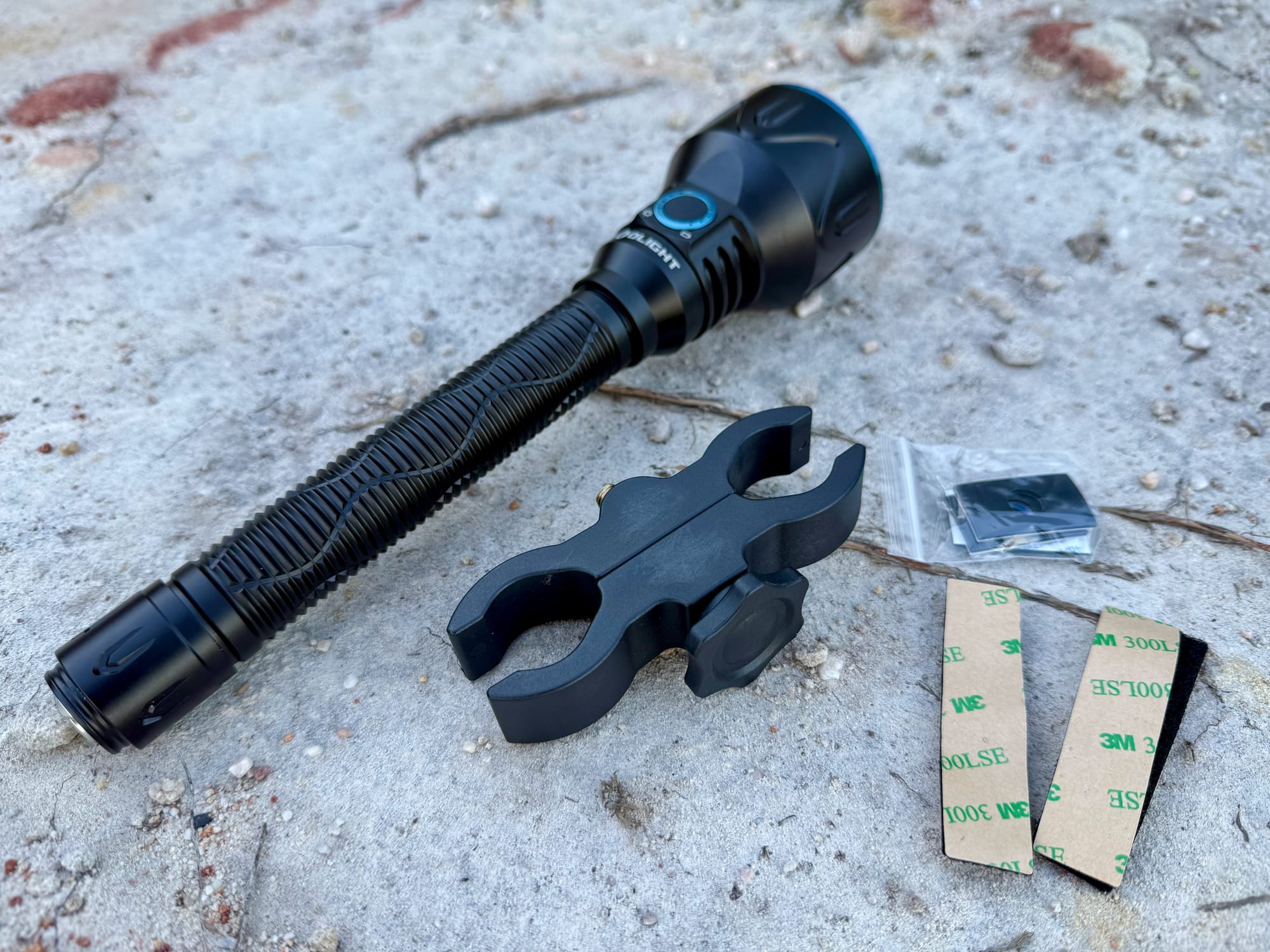 The Javelot Pro 2 with the scope/barrel mount and the 3M tapes laid out beside it