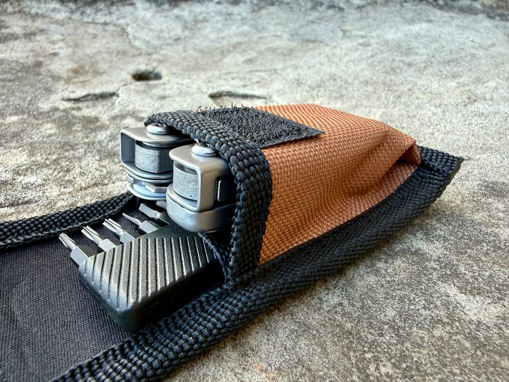 The Roxon M2 and its bit strip packed side by side in the belt pouch