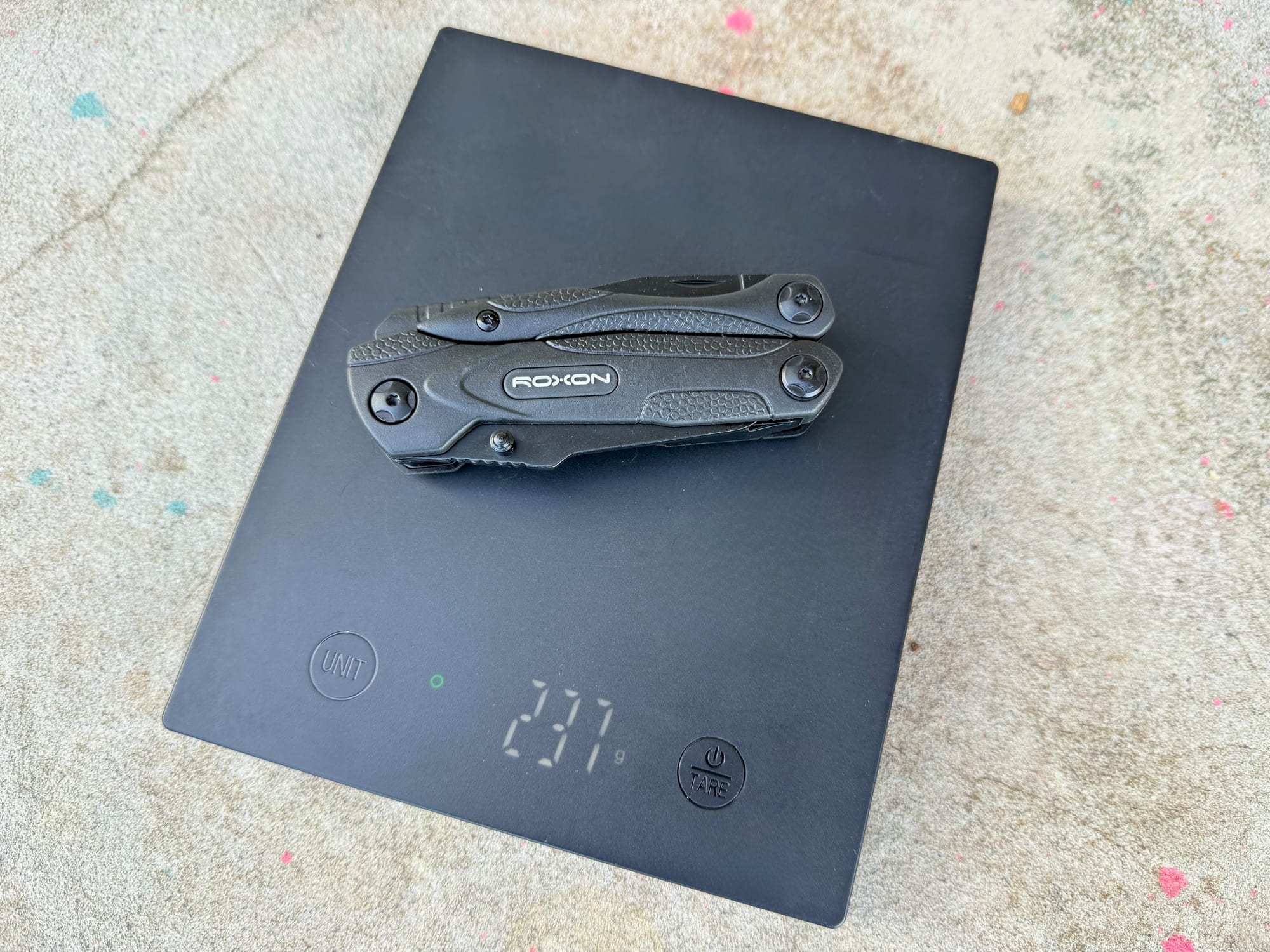 The Roxon Spark on the scale at 237 g