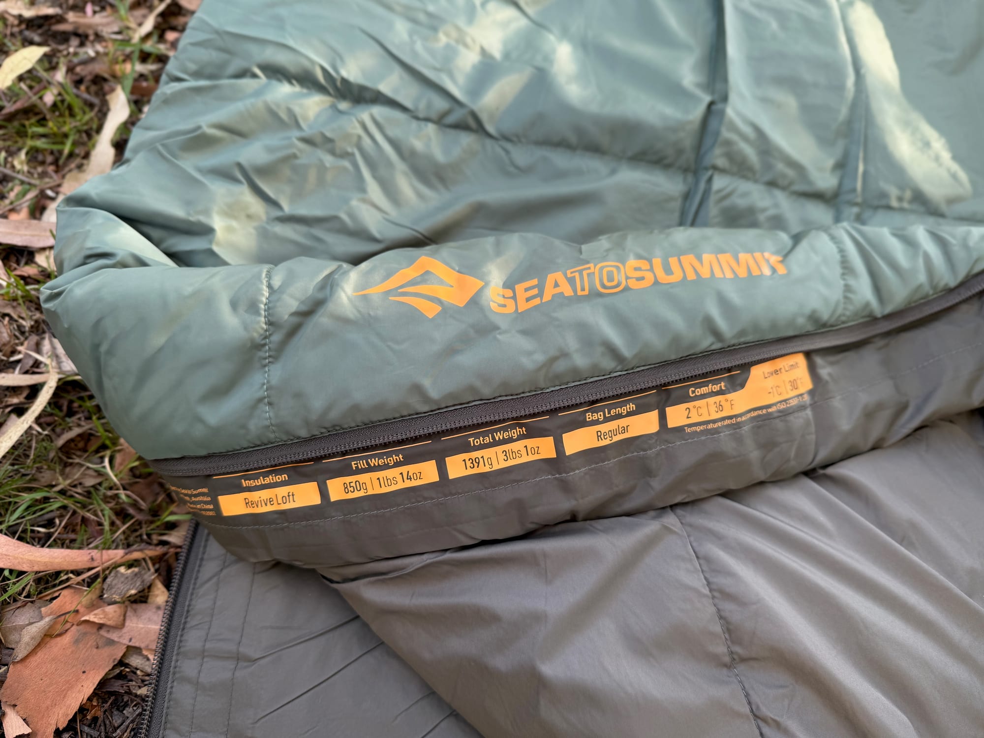 The specifications printed along the zip of the Sea to Summit Boab: insulation, fill weight and total weight