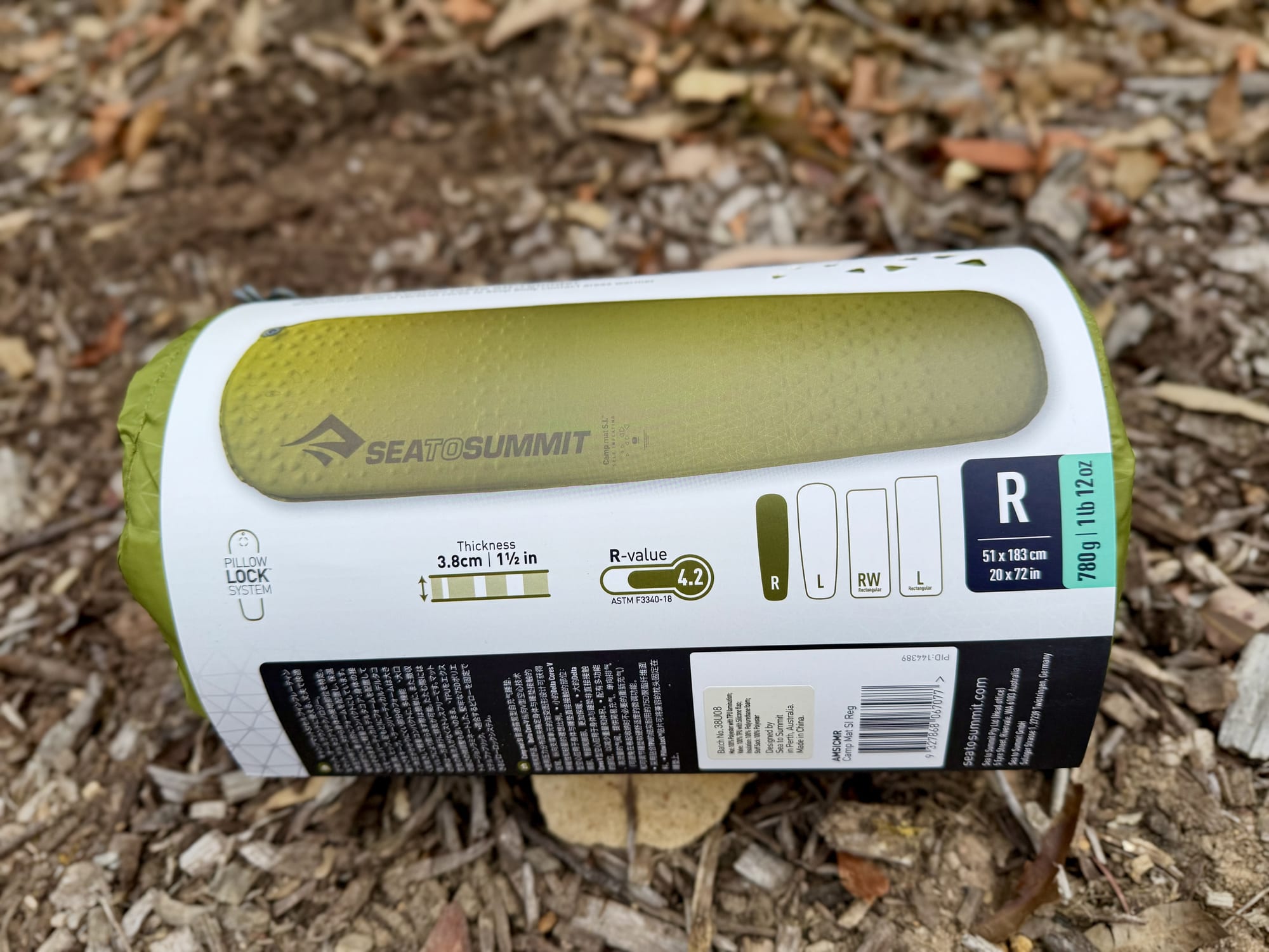 The packaging of the Sea to Summit Camp Mat SI showing thickness, R-value and size