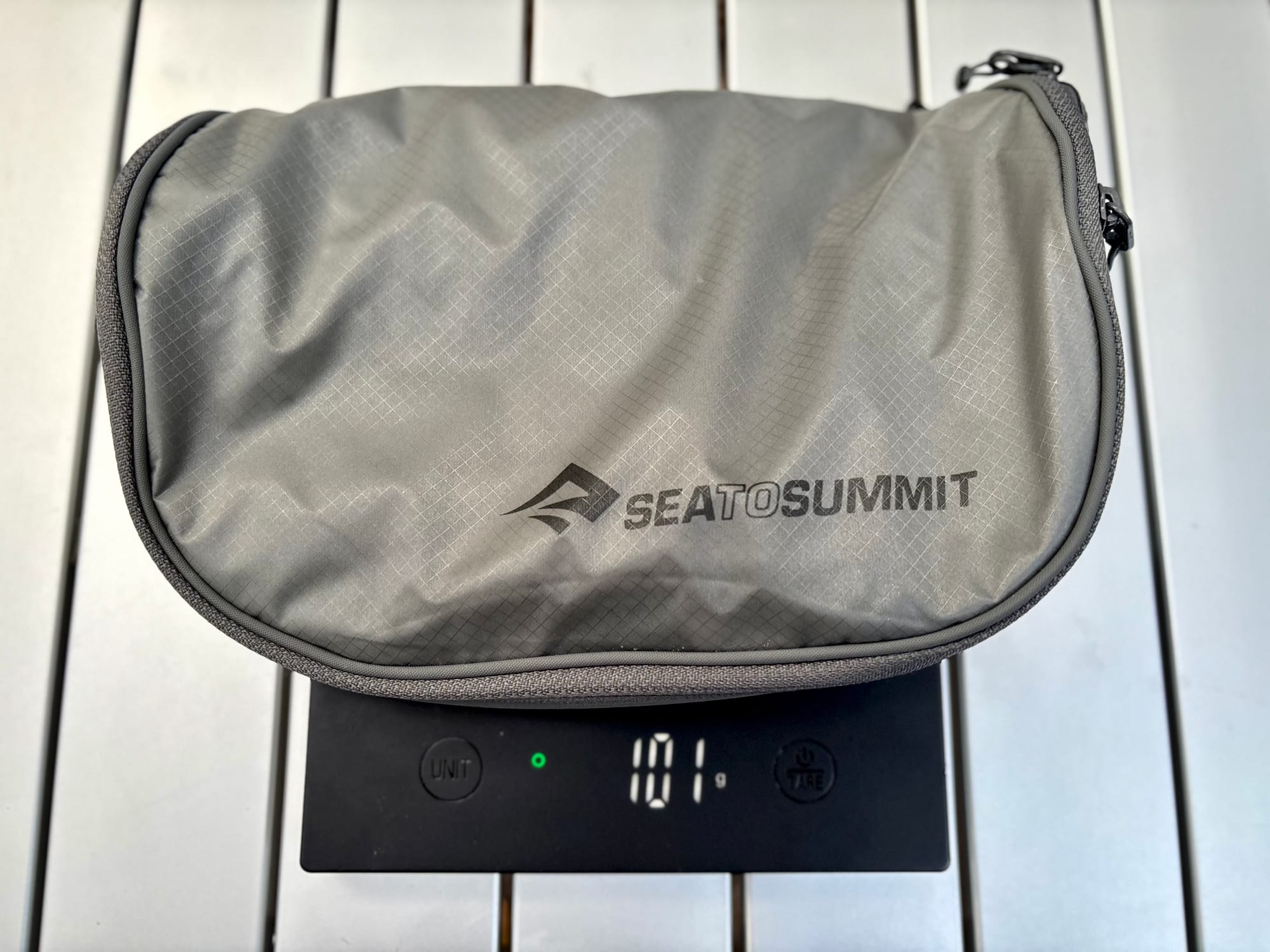 The Small Hanging Toiletry Bag on the scale at 101 g