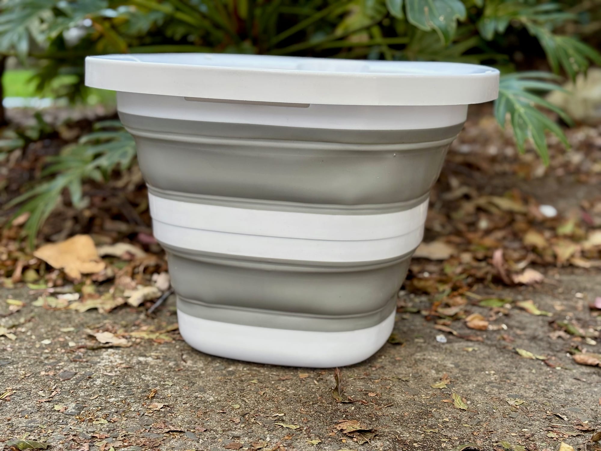The Seymour’s collapsible bucket opened up, seen from the side