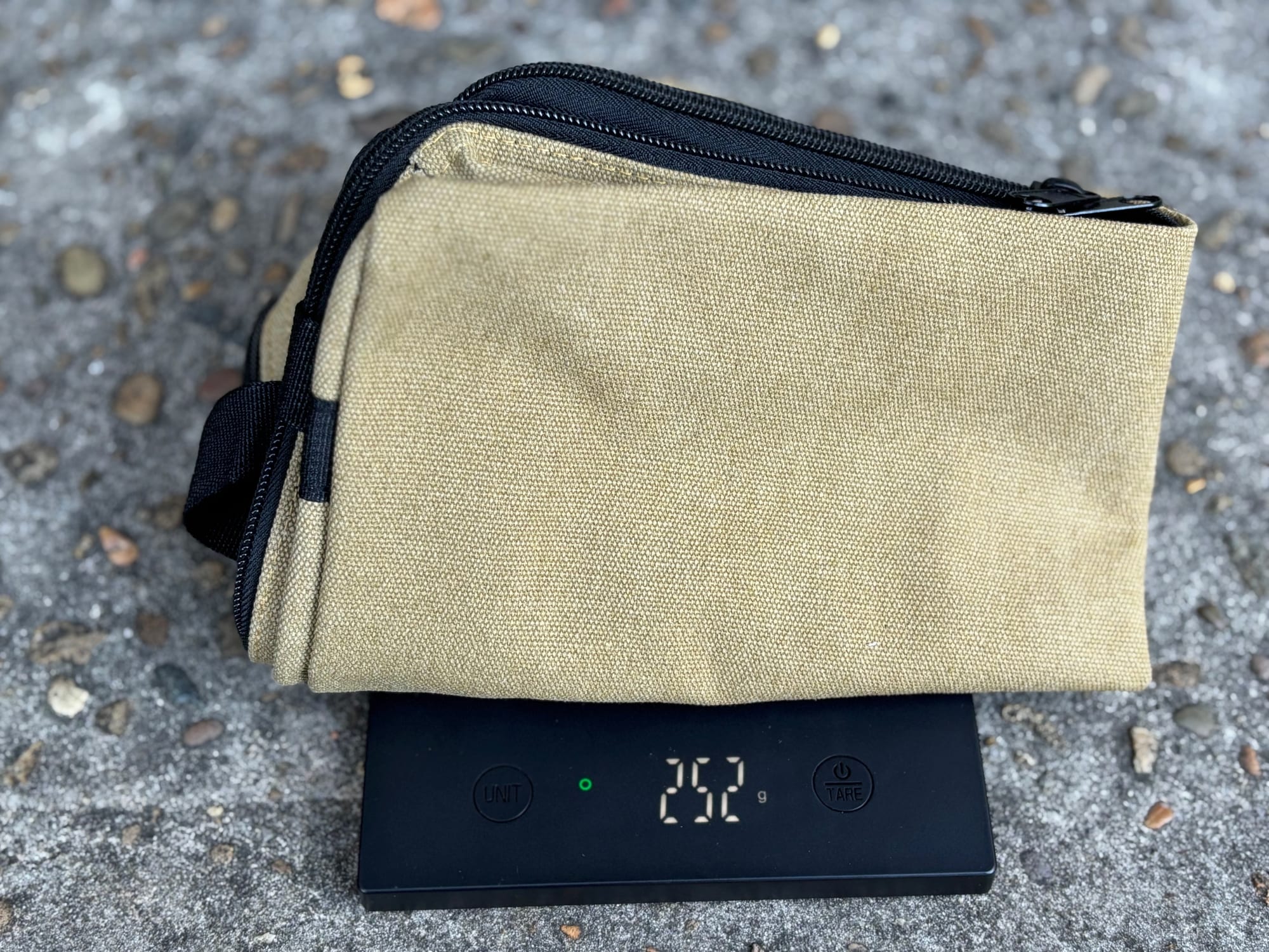 A Slimbridge canvas bag on a kitchen scale showing 252 g