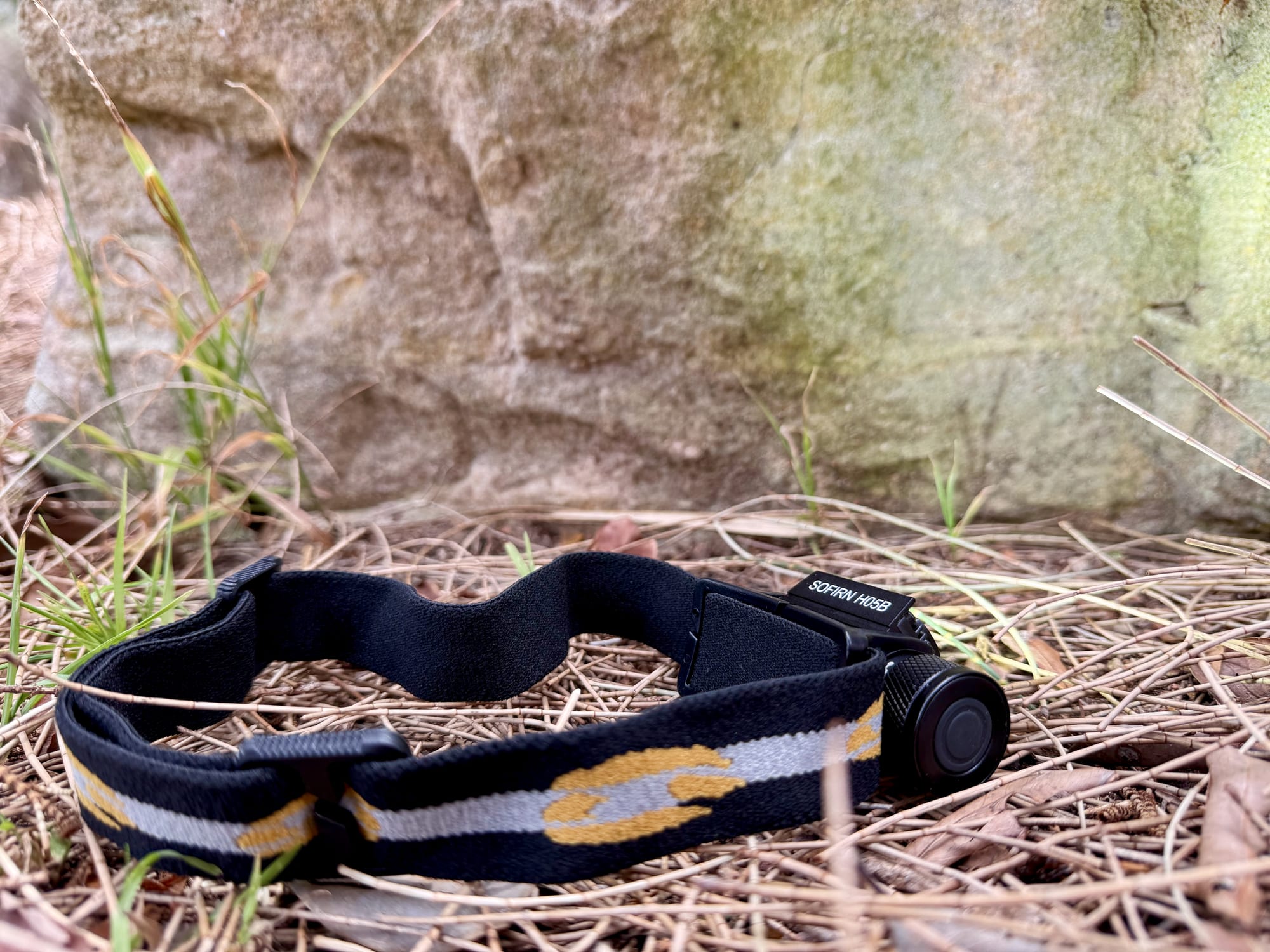 The adjustable headband of the Sofirn H05B headlamp