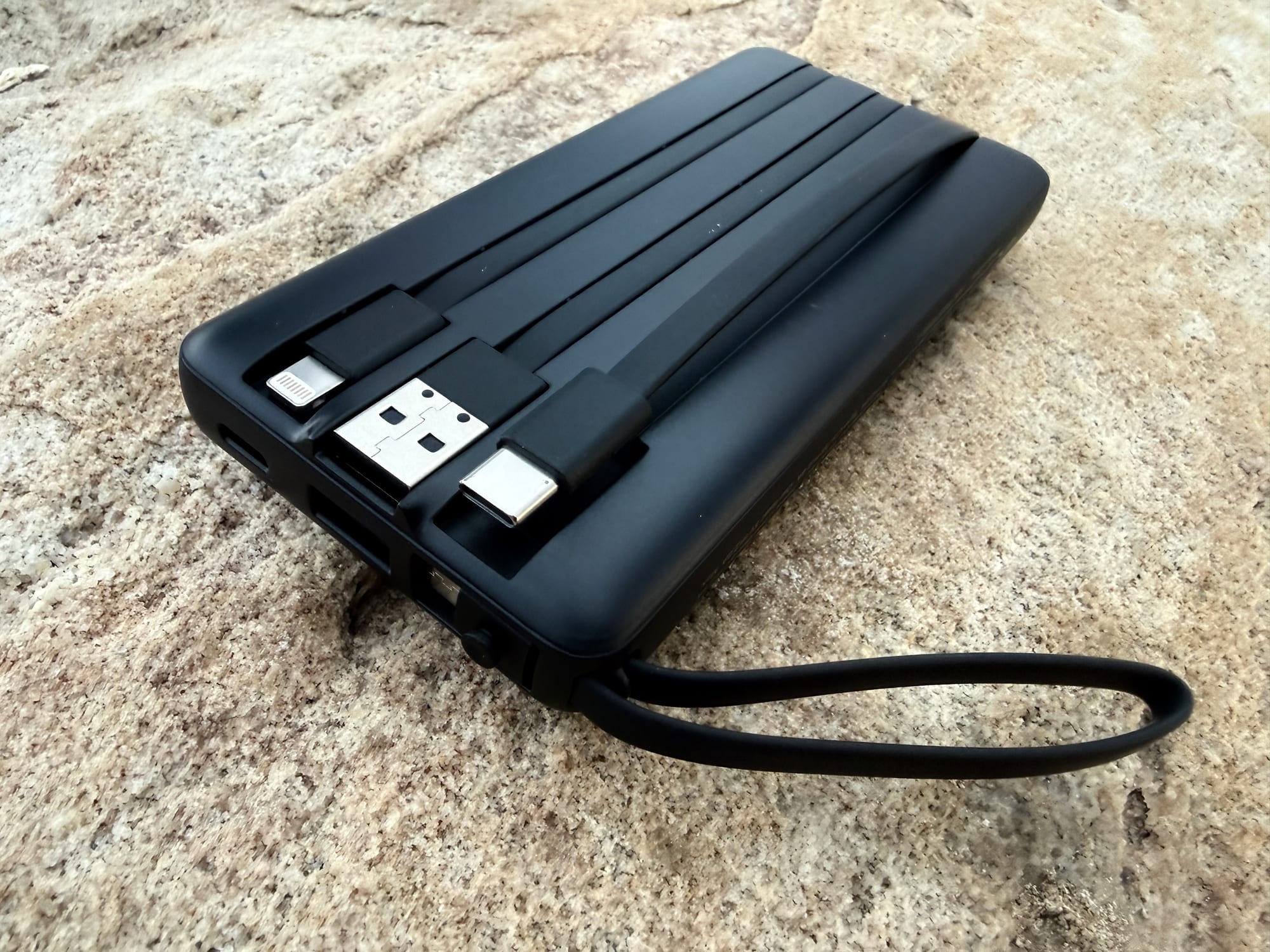 The built-in cables clipped into the back of the VRURC 10,000mAh power bank