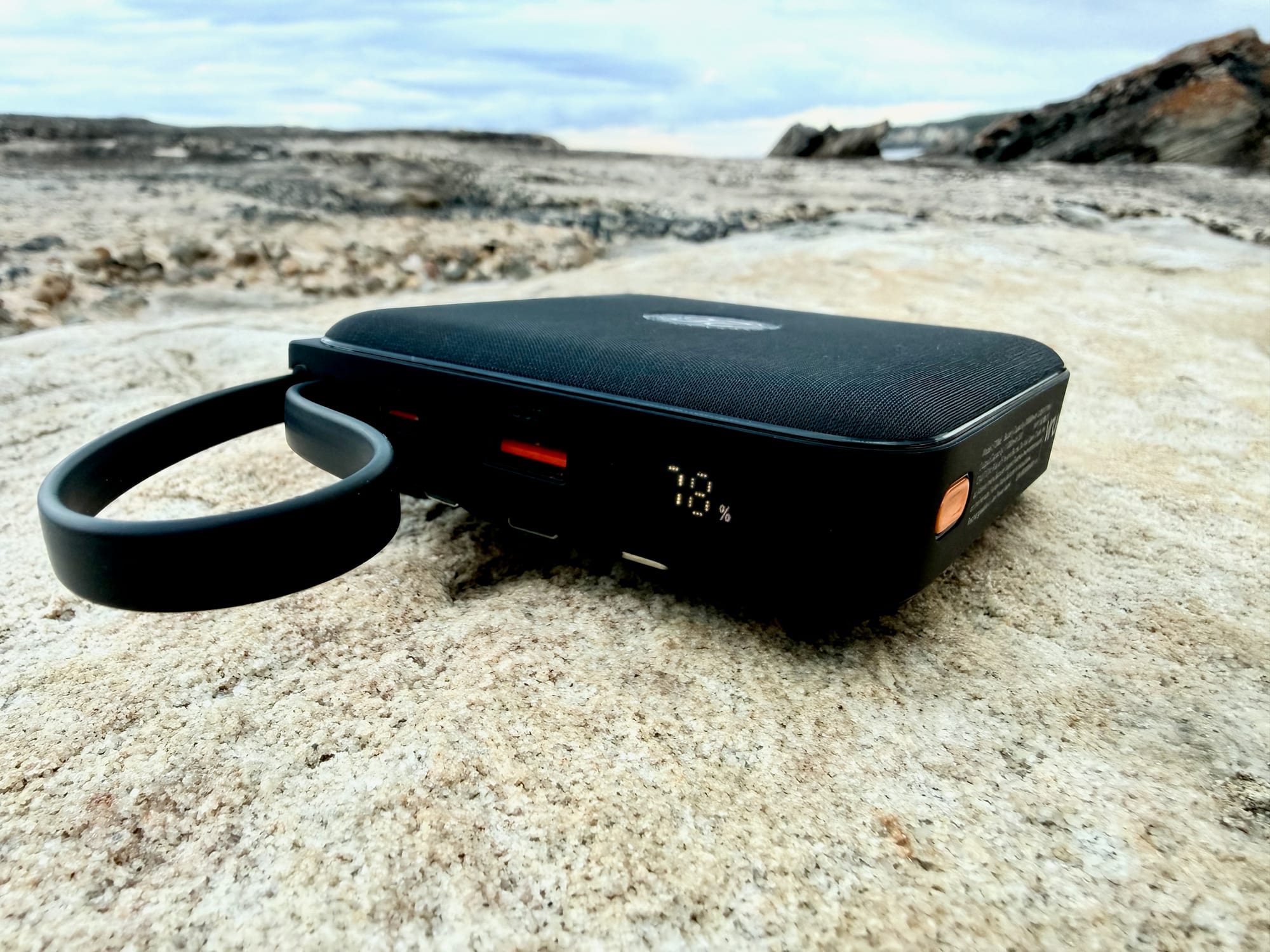 The percentage display, USB-A port and USB-C port of the VRURC power bank