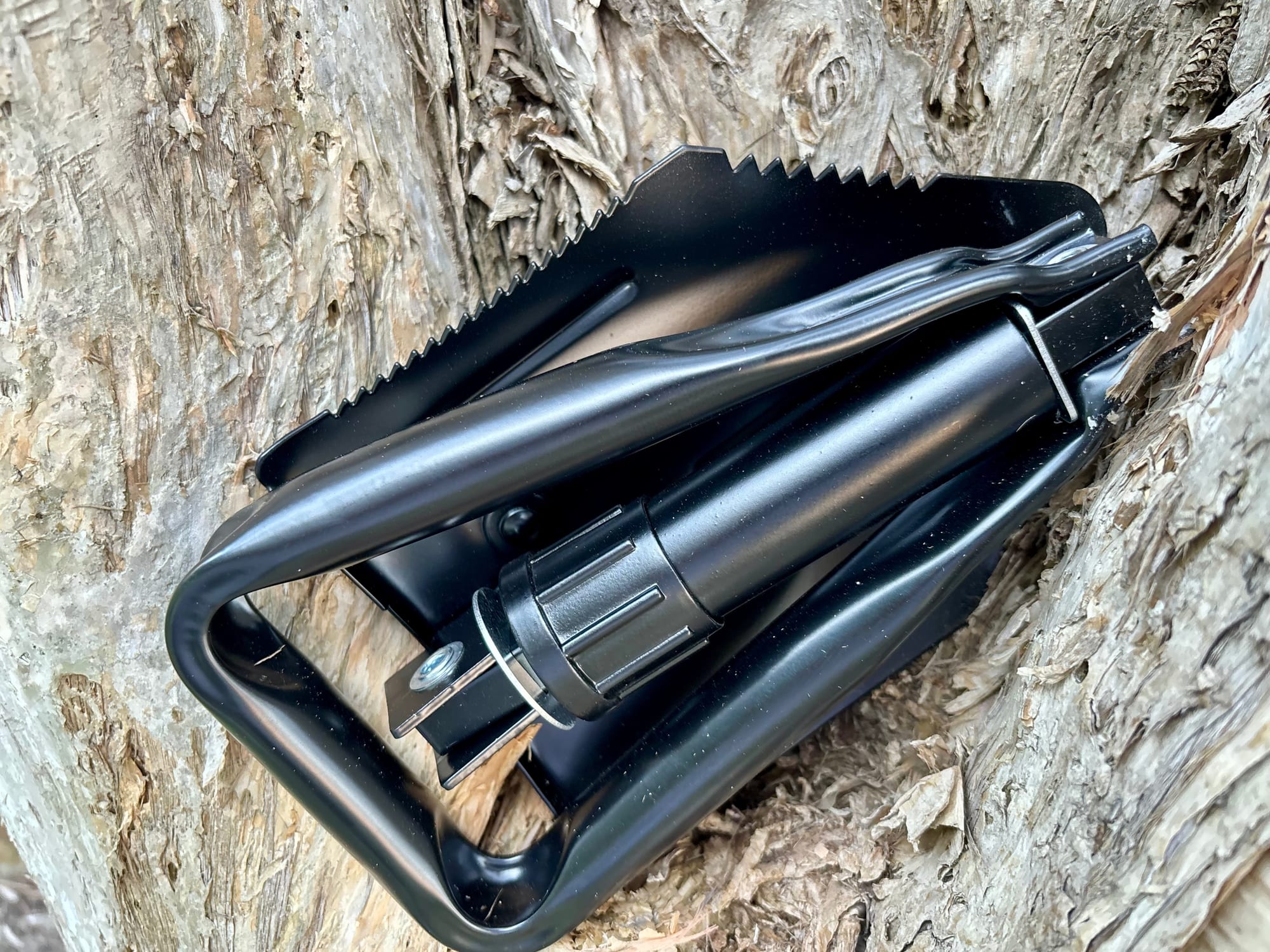 The Wanderer shovel folded up, with the blade and the triangle handle folded onto the shaft