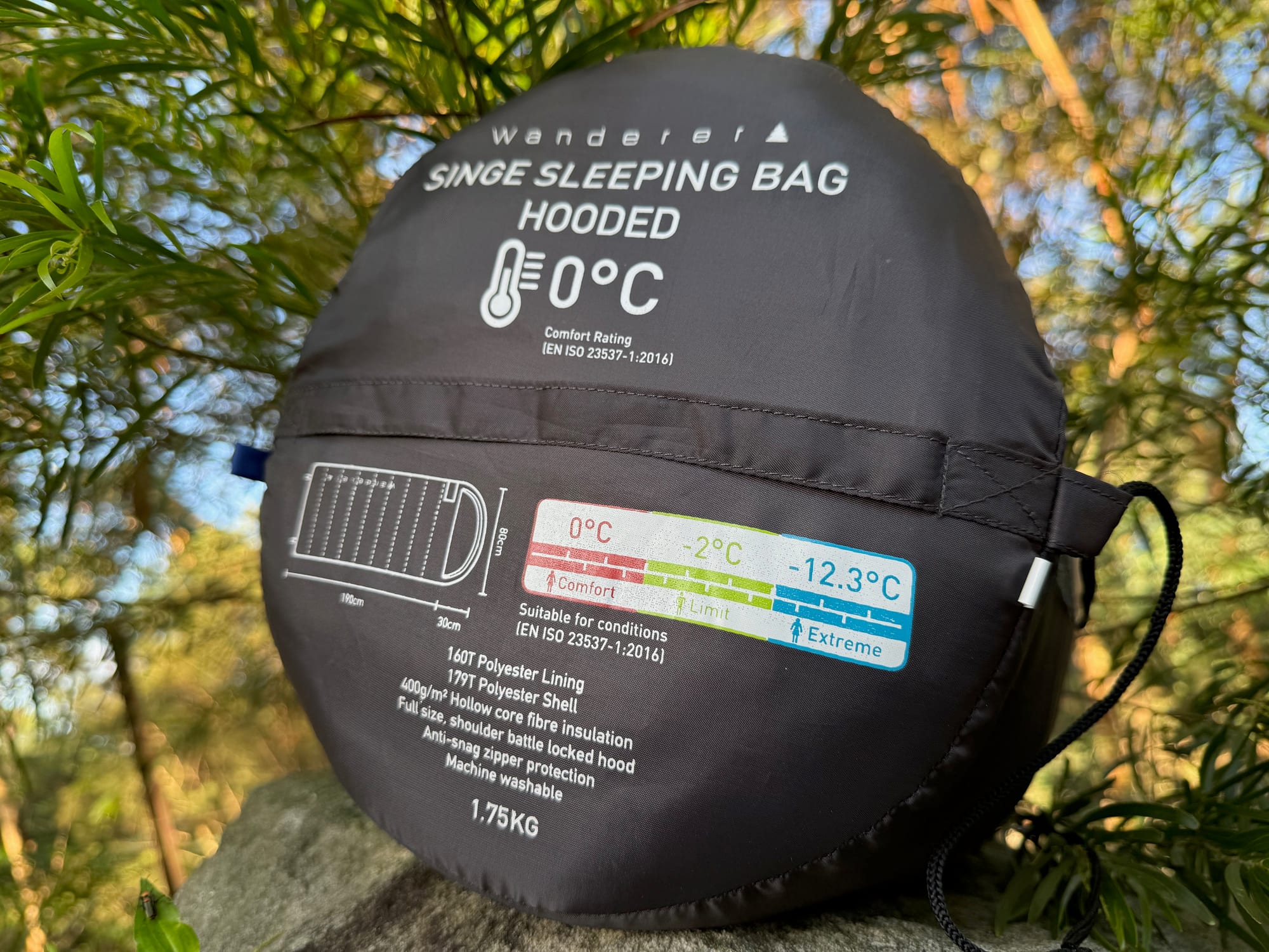 The stuff sack label of the Wanderer hooded sleeping bag, showing the 0°C comfort rating and the temperature chart