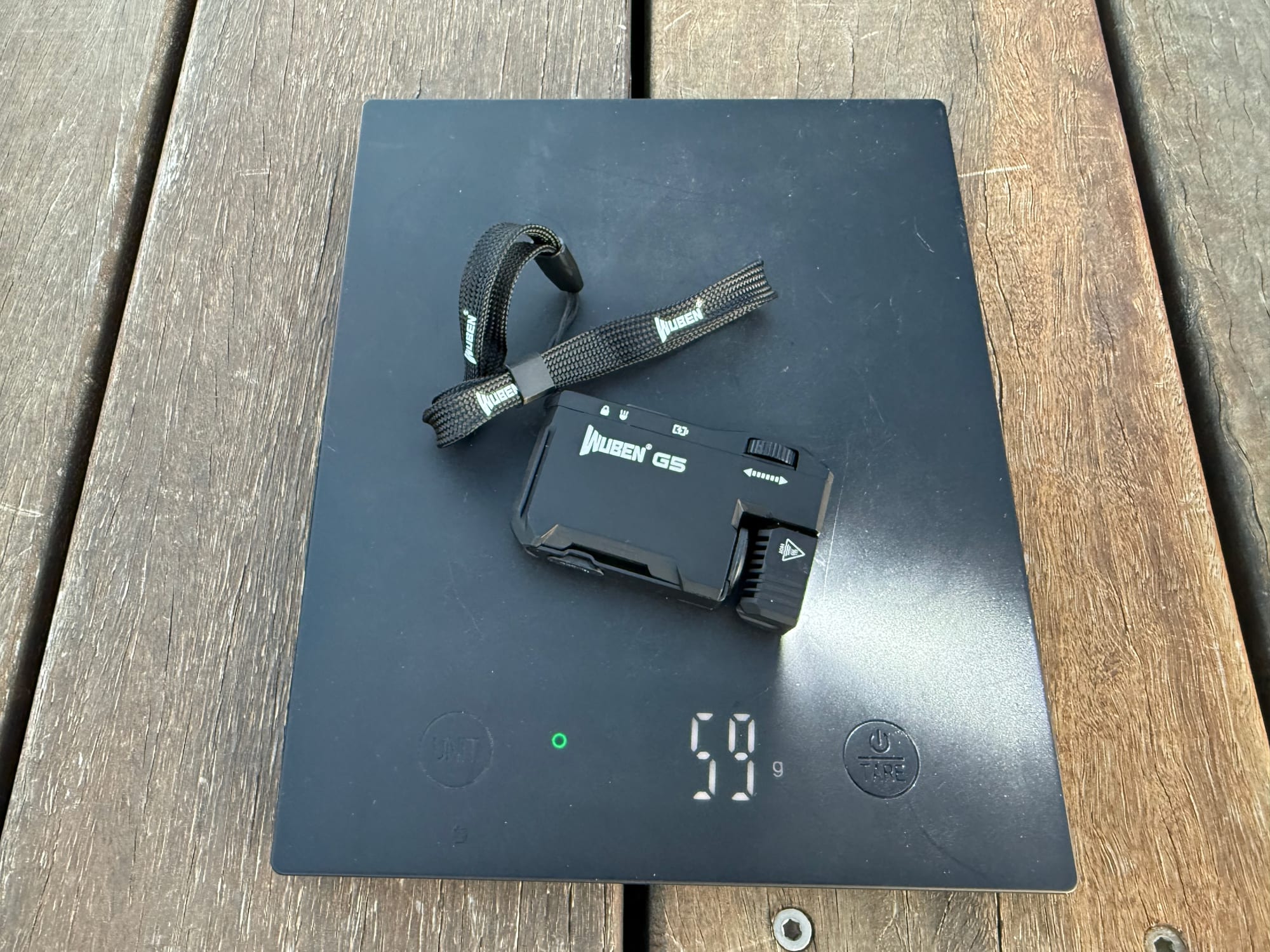 The Wuben G5 and its lanyard on the scale at 59 g