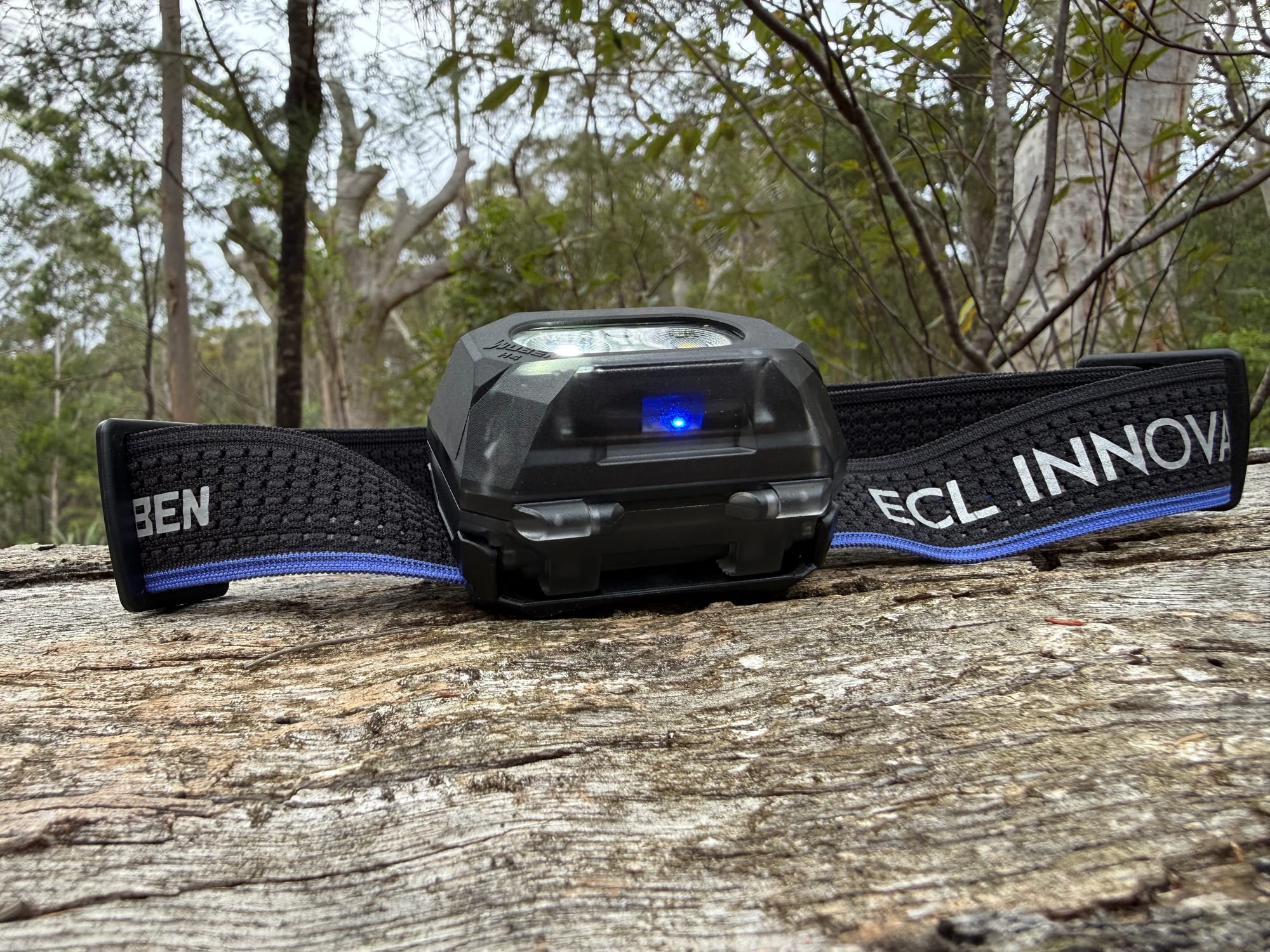 The back of the Wuben H4 with a blue indicator light on