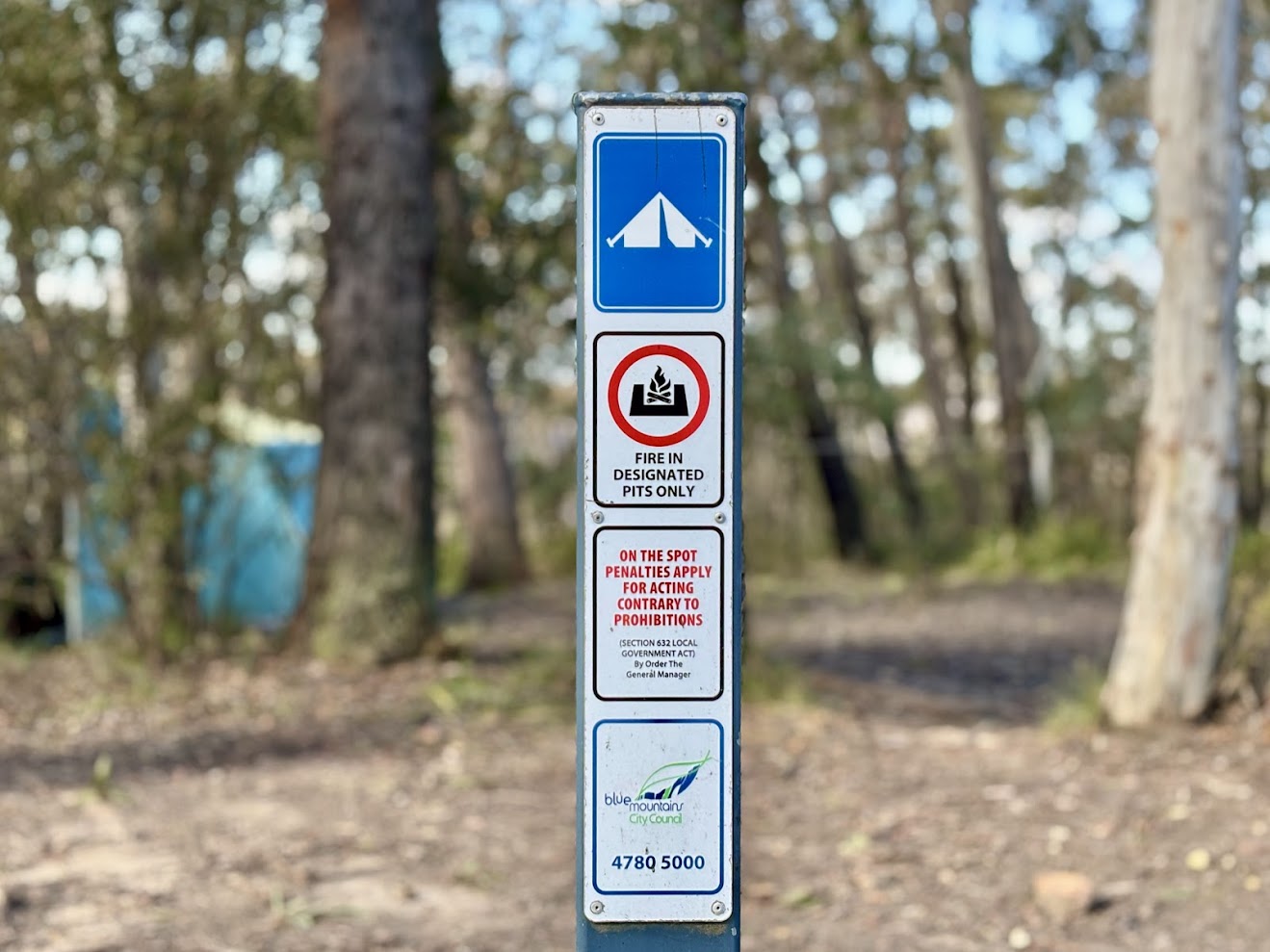 The camping sign with its instructions at Mount York Campground